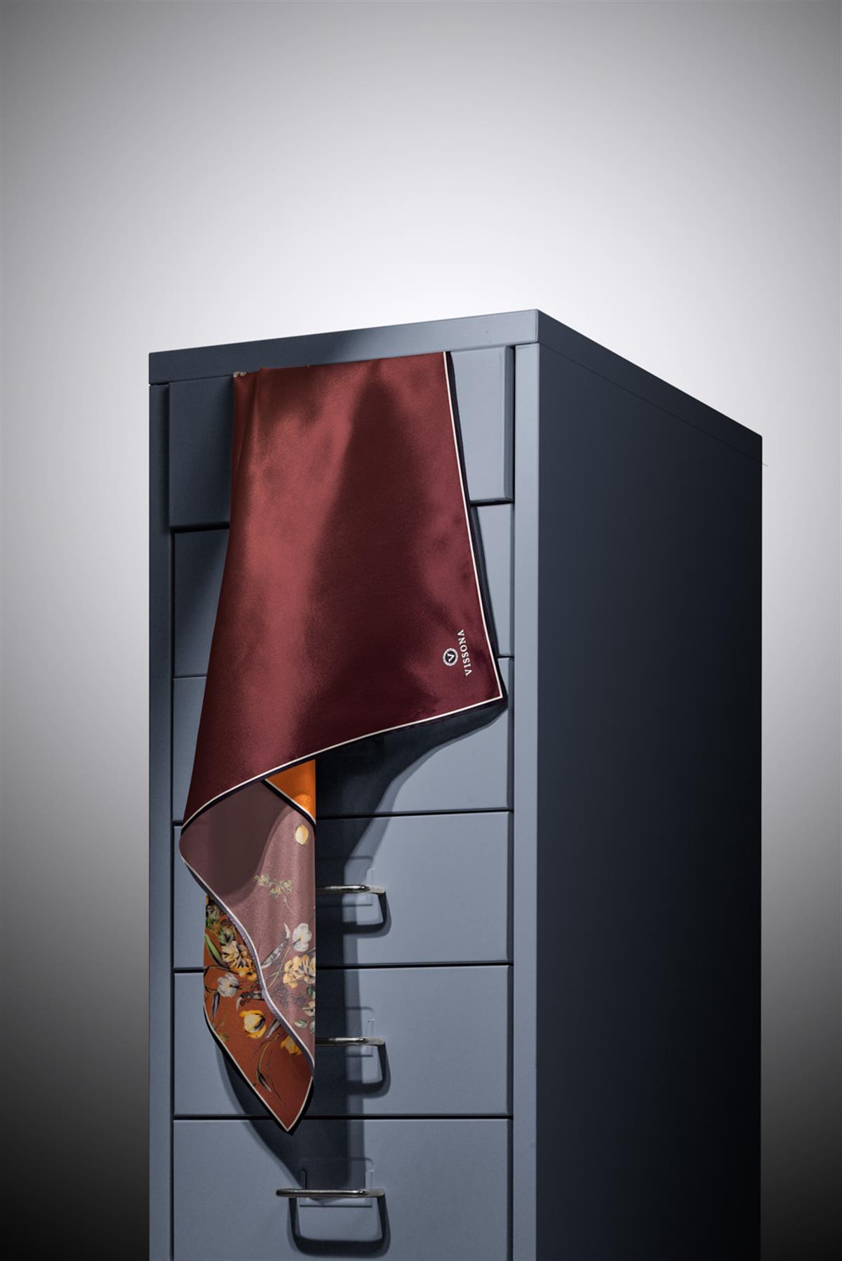 %100 Twill İpek Sonsuz Çiçek Desenli Taba Renkli 90x90 Eşarp Dikim Şekli : El Dikişi