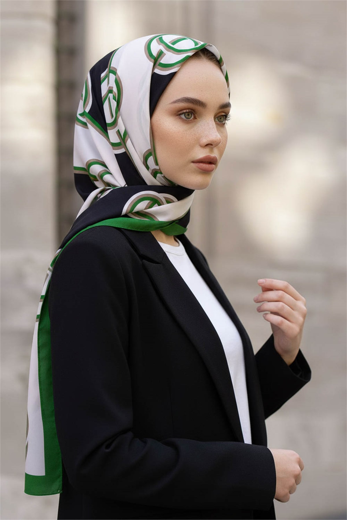 KREP ÇİZGİLİ DESENLİ ZÜMRÜT YEŞİLİ RENKLİ 75X195 KIRIŞMAZ ŞAL