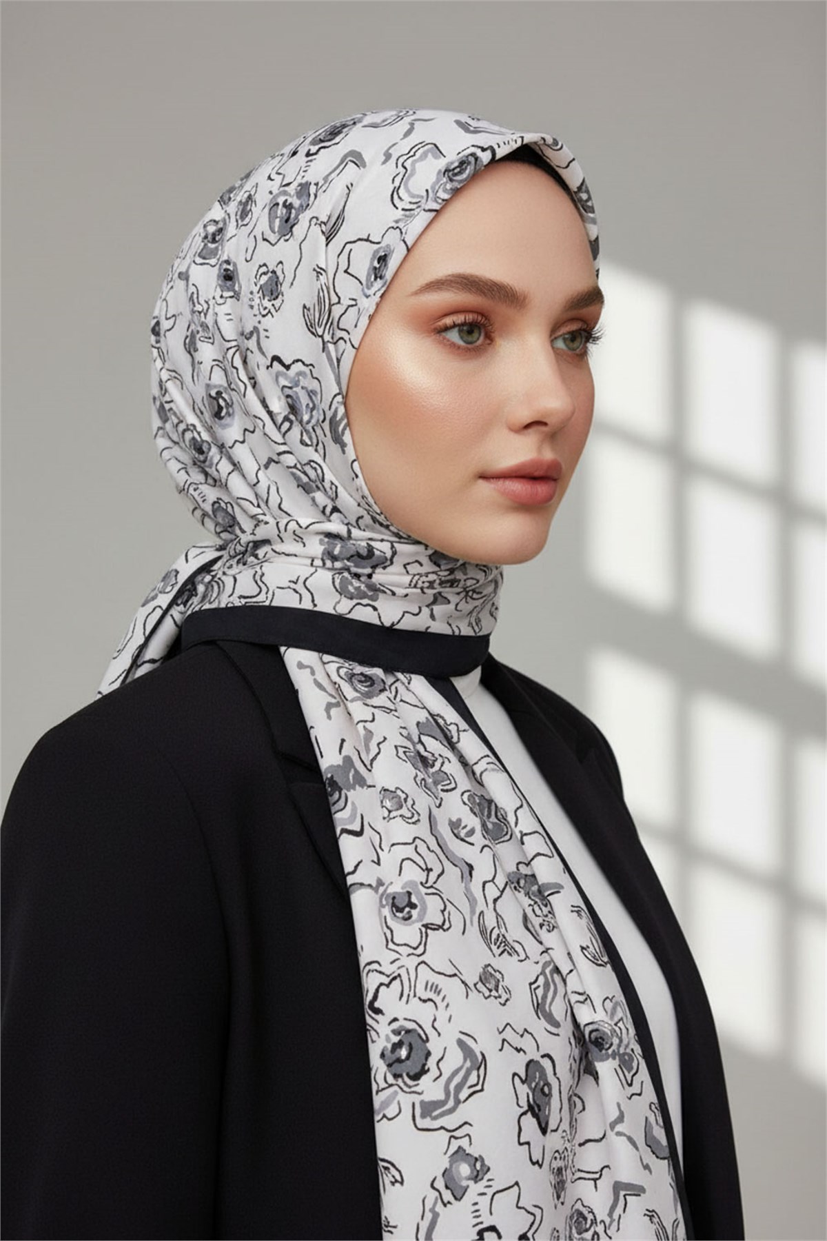 KREP ÇİÇEKLİ GÜMÜŞ - GRİ RENKLİ 75X195 KIRIŞMAZ ŞAL