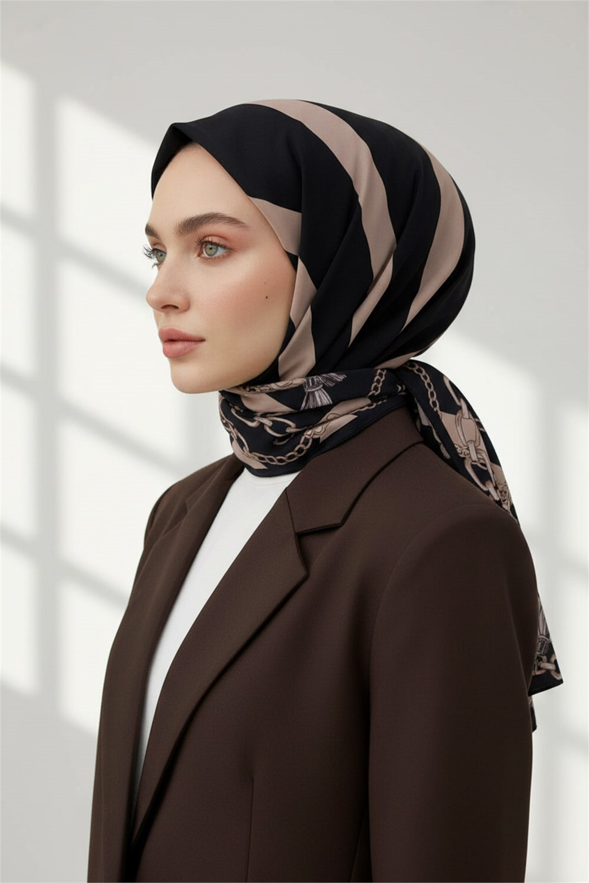 KREP ÇİZGİLİ VE ZİNCİR DESENLİ SİYAH - BEJ RENKLİ 75X195 KIRIŞMAZ ŞAL