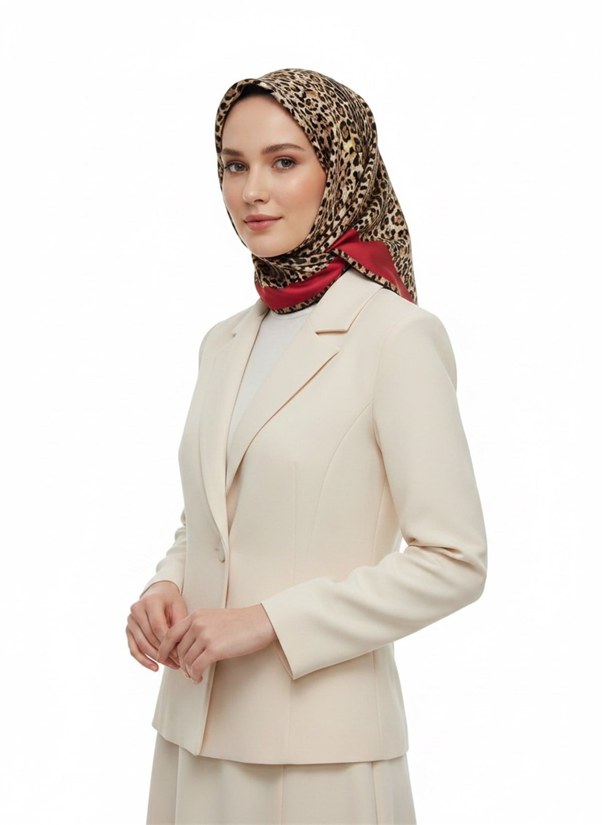 %100 Twill İpek Leopar Desenli Kırmızı Renkli 90x90 Eşarp Dikim Şekli : El Dikişi