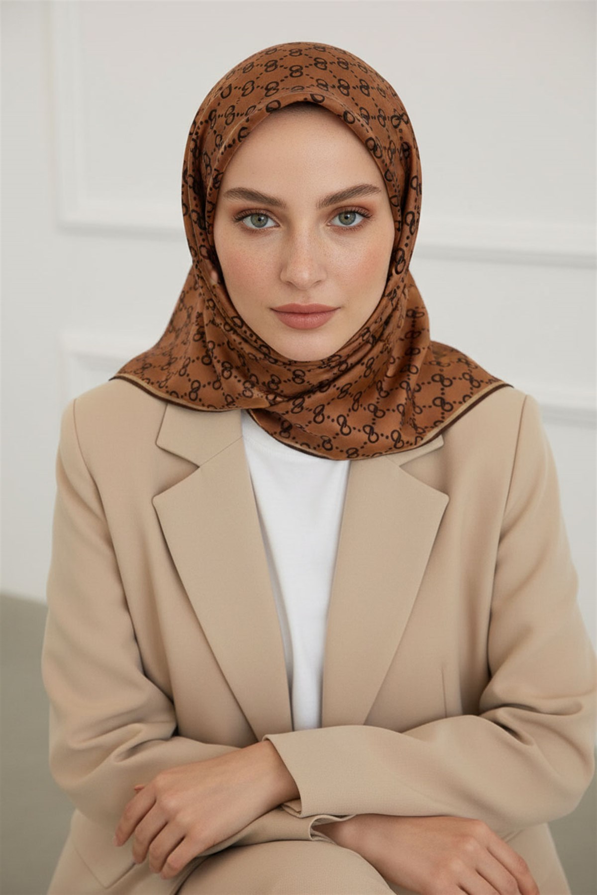 %57 İPEK %43 VİSKON Twill İpek Leopar Desenli Kahve - Taba Renkli 90x90 Eşarp Dikim Şekli : El Dikişi
