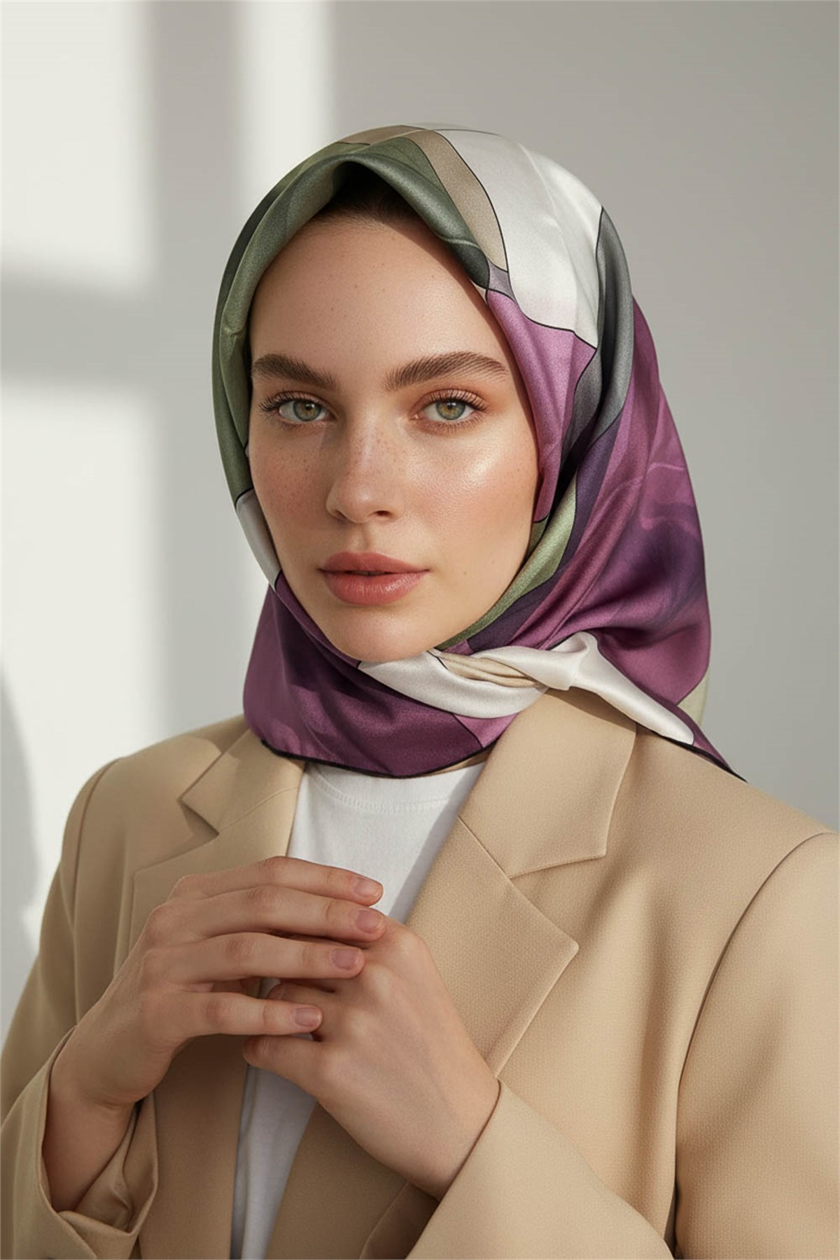 %100 Twill İpek Geometrik Desenli Gül Kurusu - Haki Renkli 90x90 Eşarp Dikim Şekli : El Dikişi