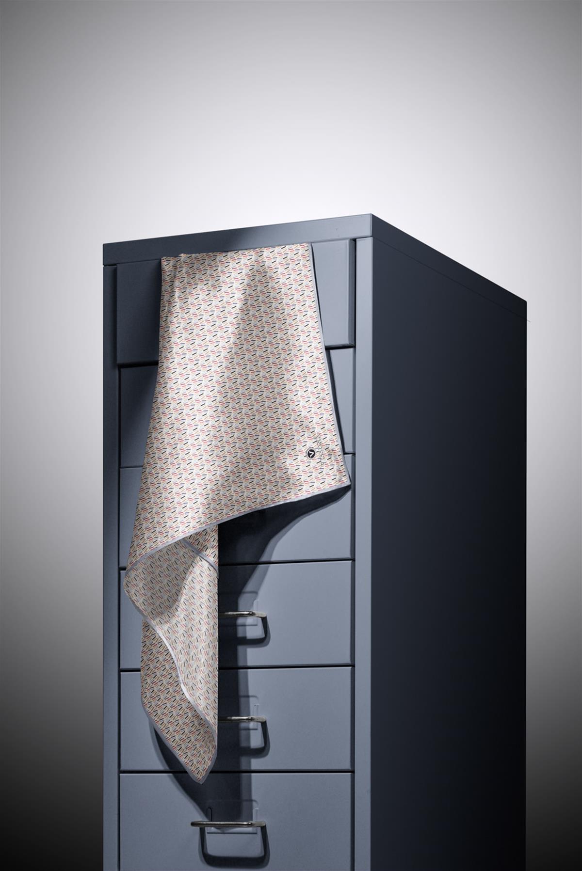 %100 Twill İpek Çizgi Desenli Gri Renkli 90x90 Eşarp Dikim Şekli : El Dikişi