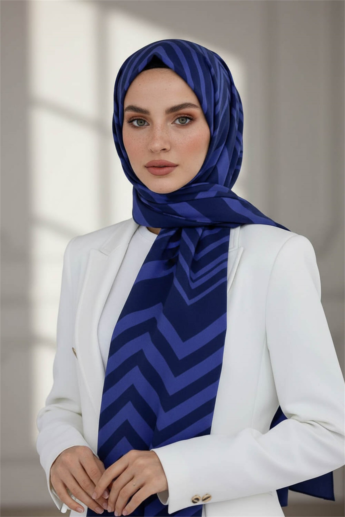 KREP ZİGZAG DESENLİ LACİVERT RENKLİ 75X195 KIRIŞMAZ ŞAL