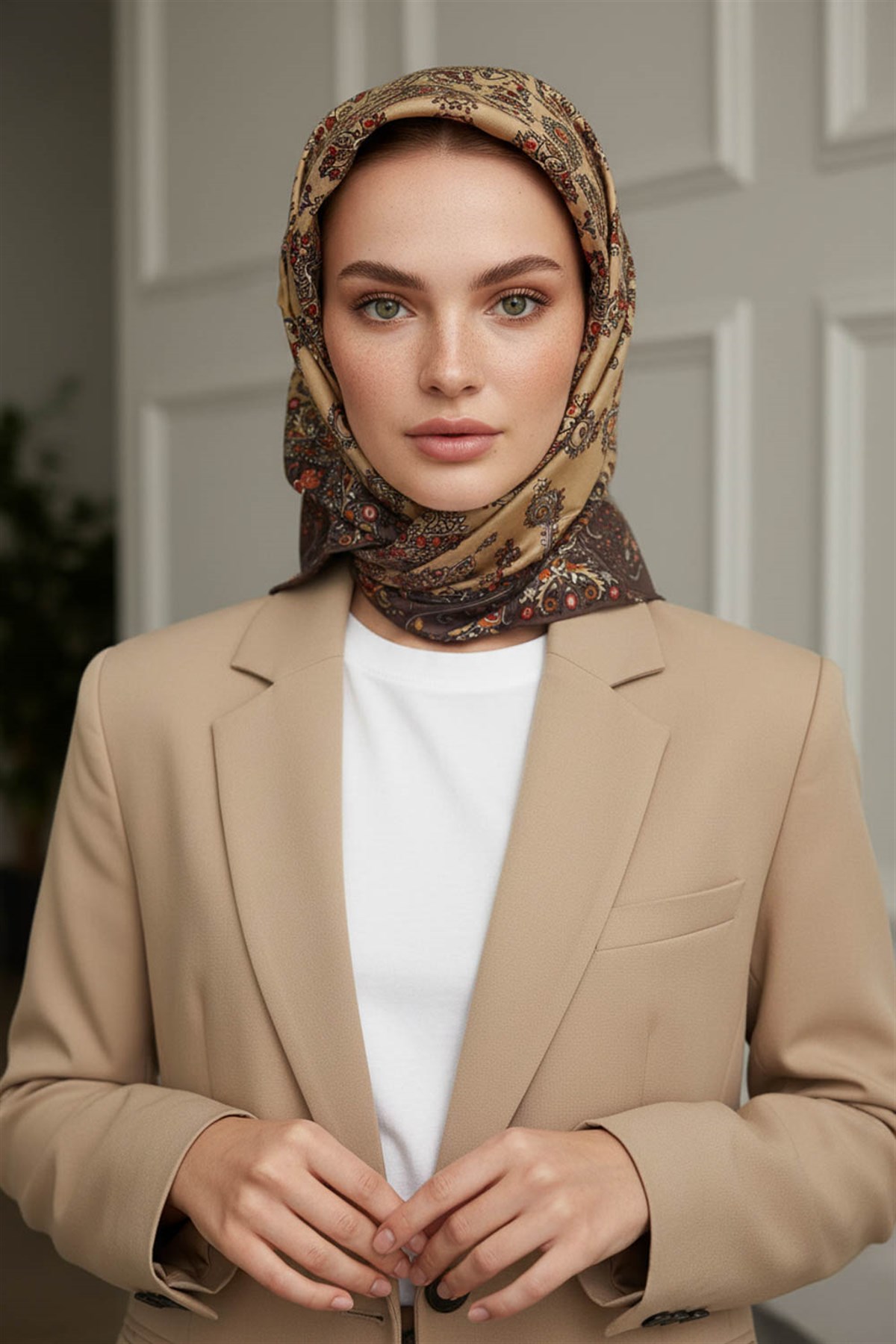 %100 Twill İpek Şal Desenli Kahverengi Renkli 90x90 Eşarp Dikim Şekli : El Dikişi