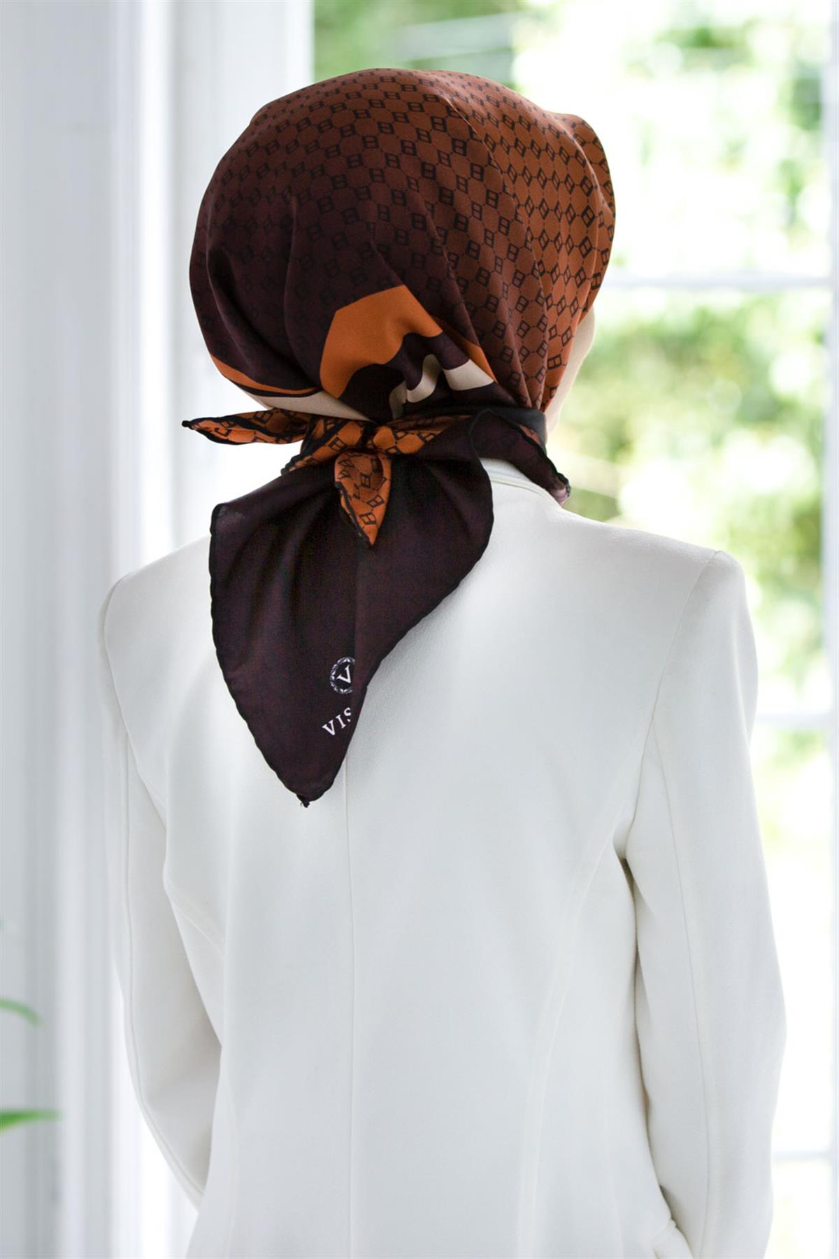 %100 Twill İpek Degrade Desenli Siyah - Taba Renkli 90x90 Eşarp Dikim Şekli : El Dikişi