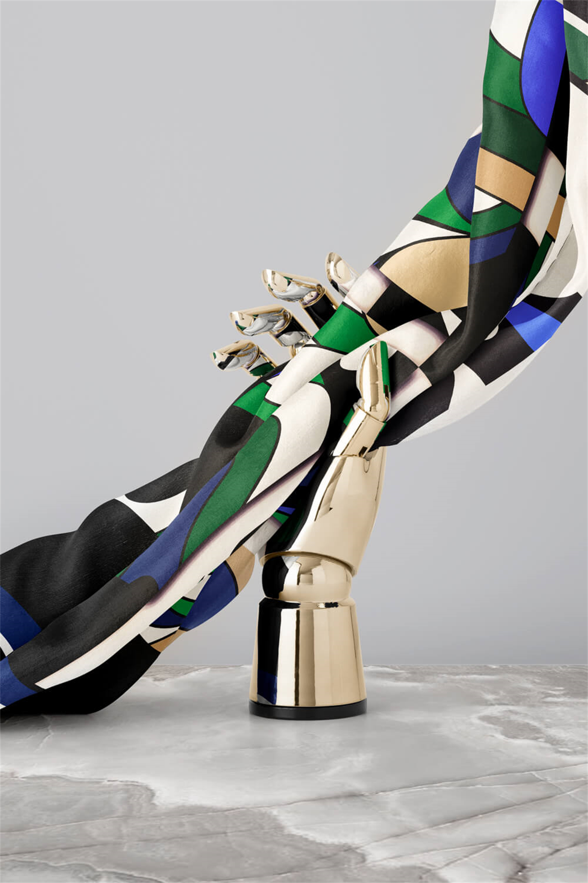 % 57 İPEK % 43 VİSKON Twill İpek Geometrik Desenli Saks - Zümrüt Yeşili Renkli 90x90 Dikim Şekli : El Dikişi Eşarp