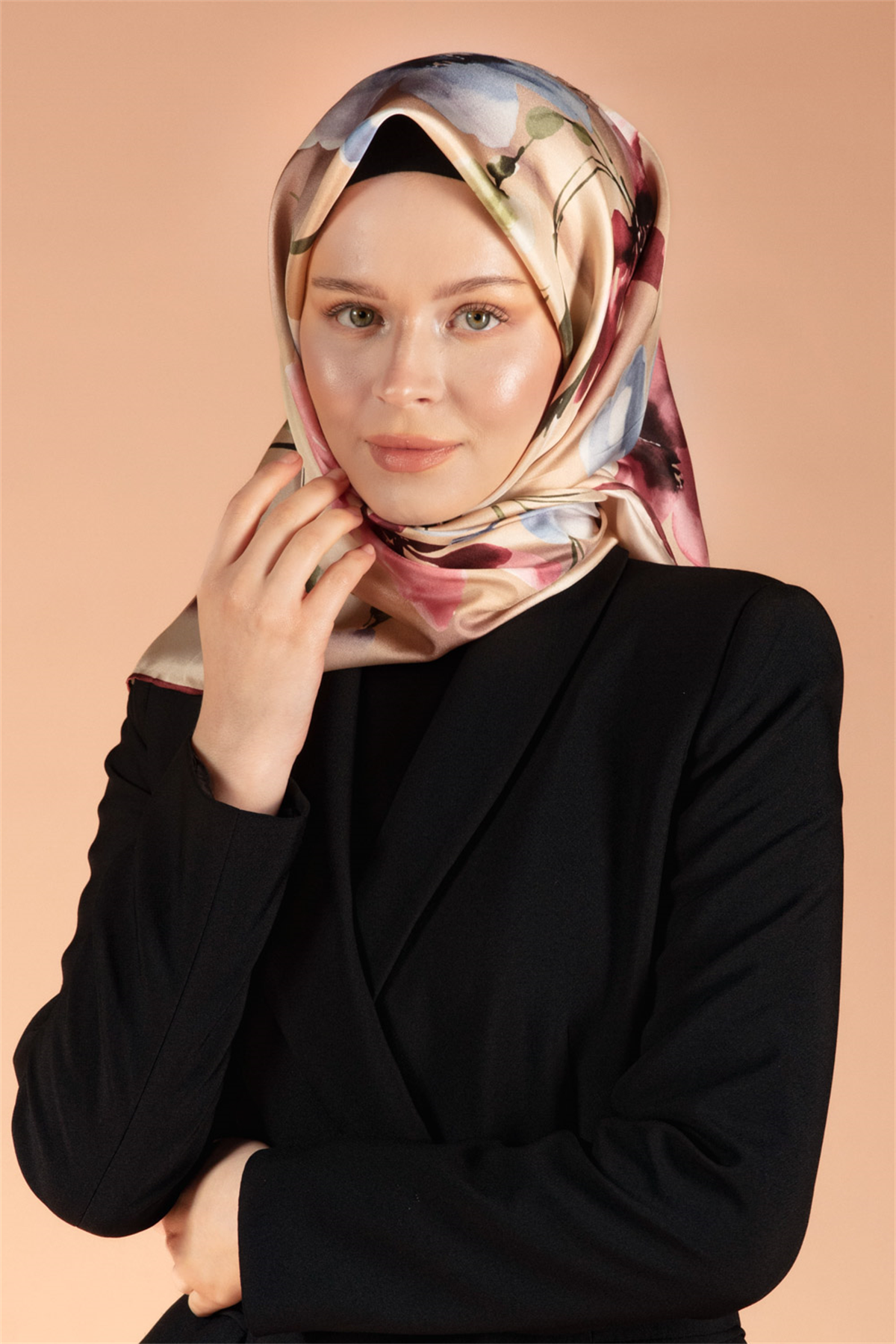 %100 Twill İpek Çiçek Desenli Bebe Mavisi - Gül Kurusu Renkli 90x90 Dikim Şekli : El Dikişi Eşarp