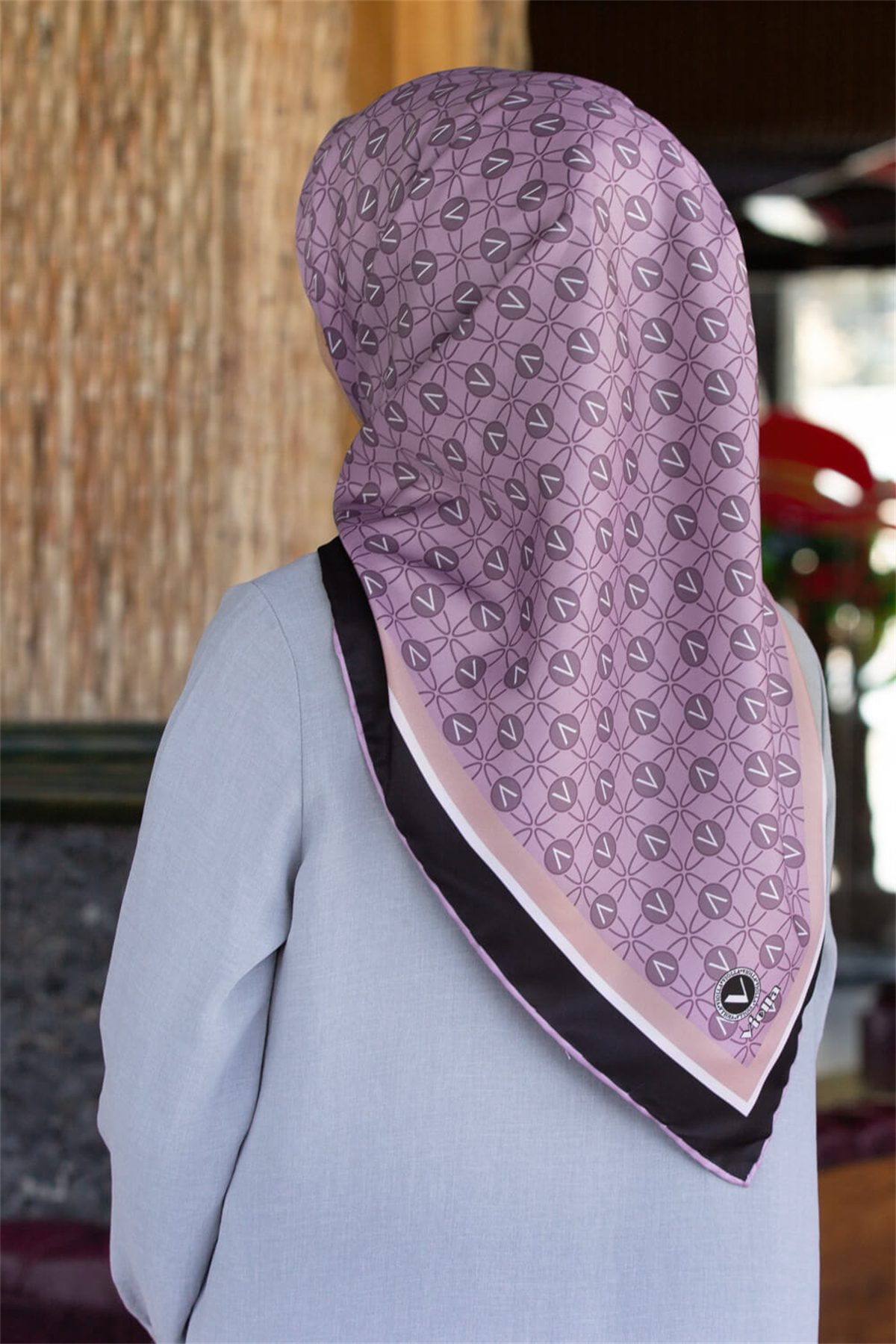 Twill V Desenli Lila Renkli 90x90 Eşarp (İpek İçermez) Dikim Şekli : El Dikişi