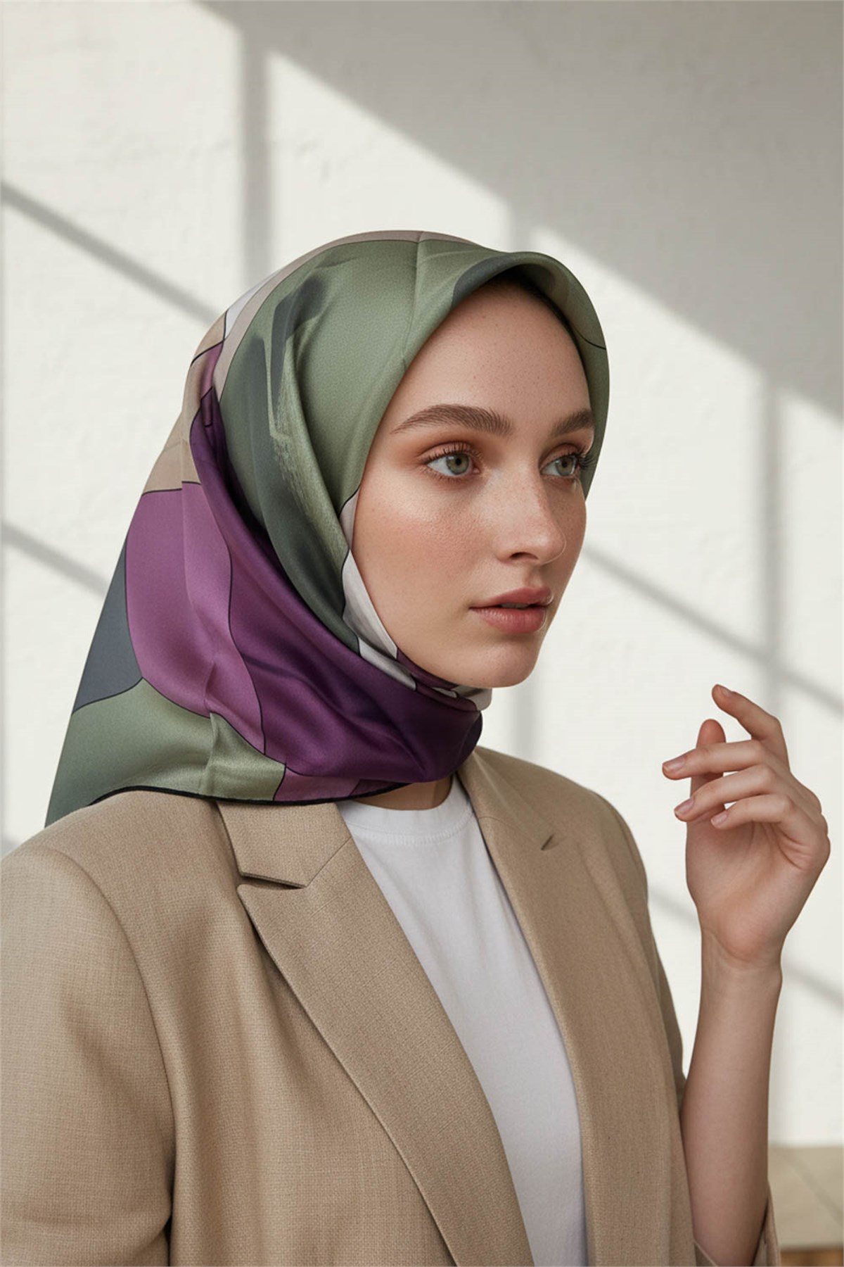 %100 Twill İpek Geometrik Desenli Gül Kurusu - Haki Renkli 90x90 Eşarp Dikim Şekli : El Dikişi