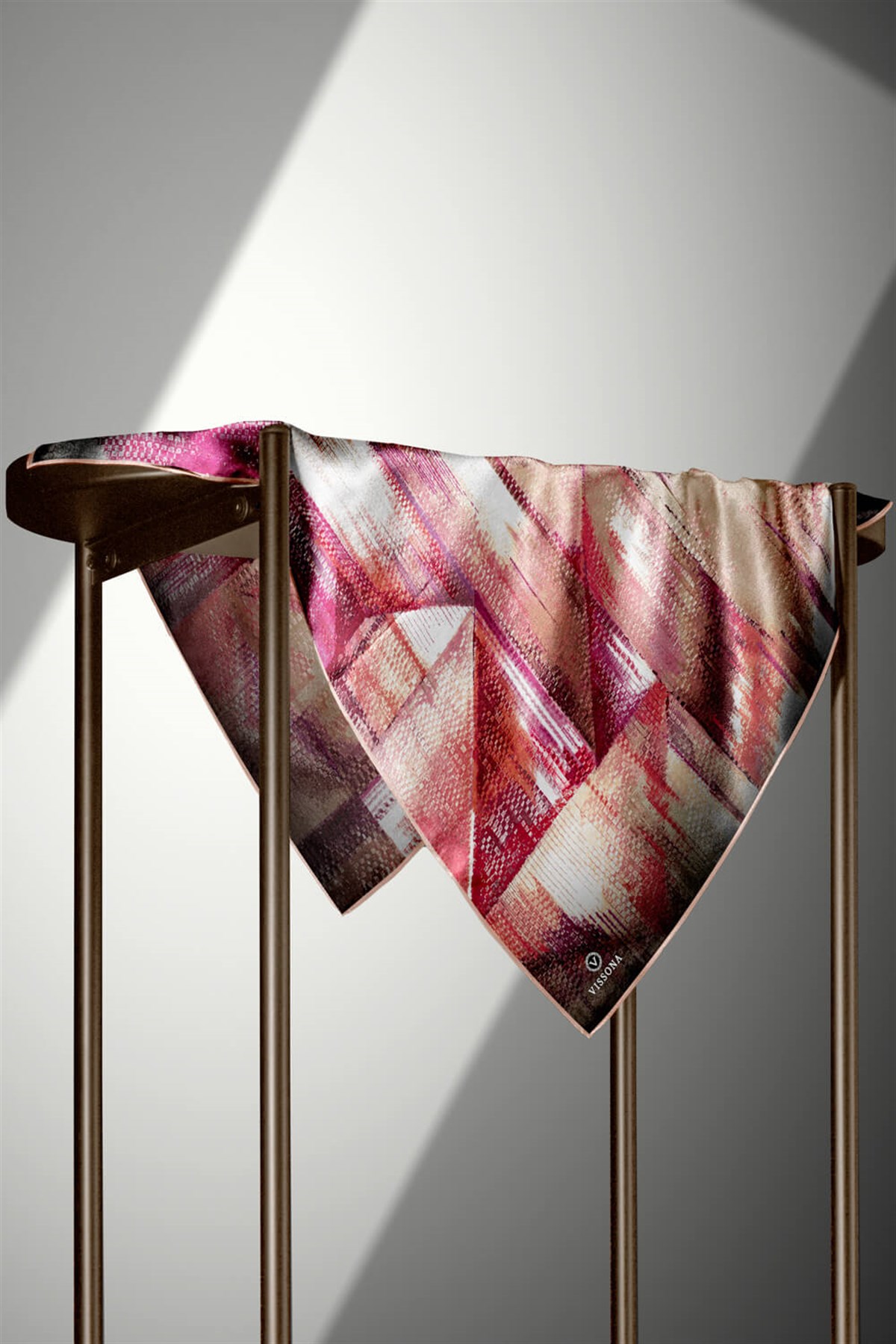 %100 Twill İpek Efektli ve Geometrik Desenli Somon - Pudra Renkli 90x90 Eşarp Dikim Şekli : El Dikişi