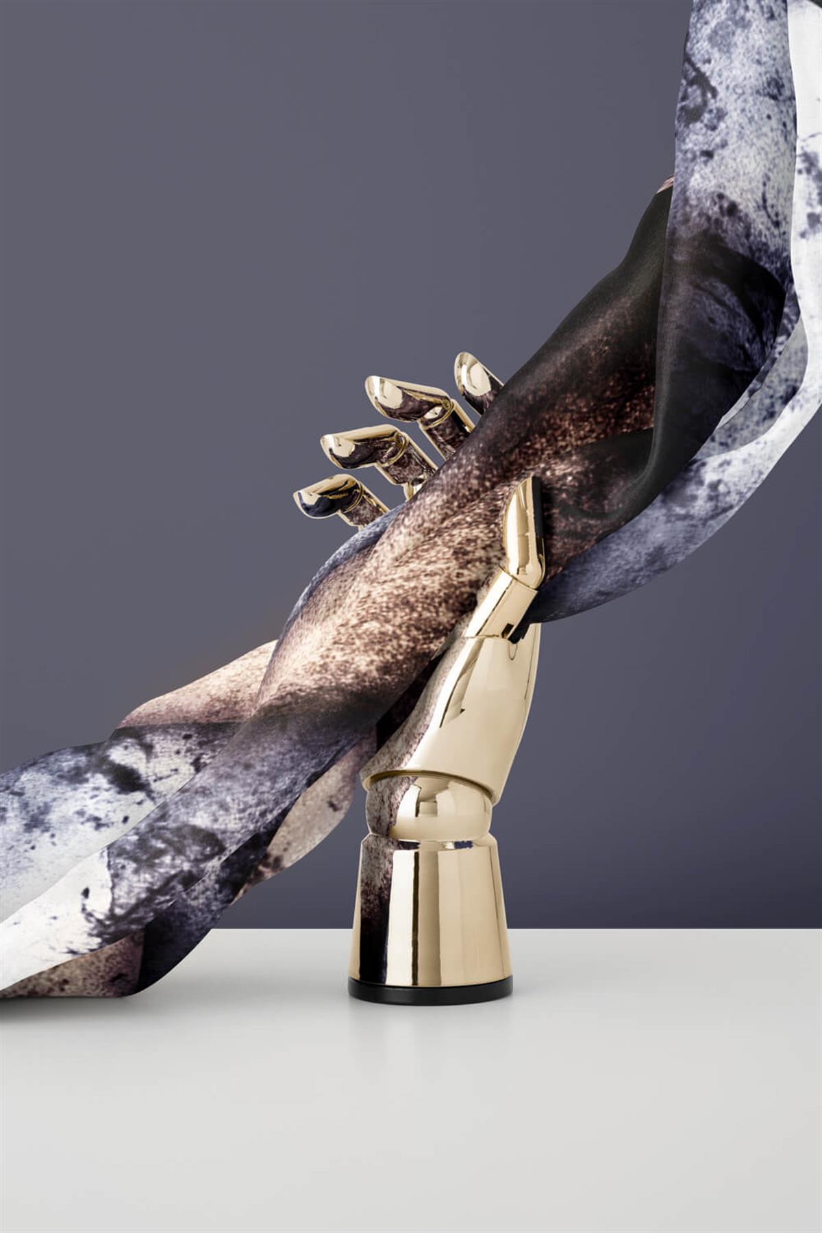 %100 Twill İpek Dokulu Ve Geometrik Desenli Bej - Gri Renkli 90x90 Eşarp Dikim Şekli : El Dikişi