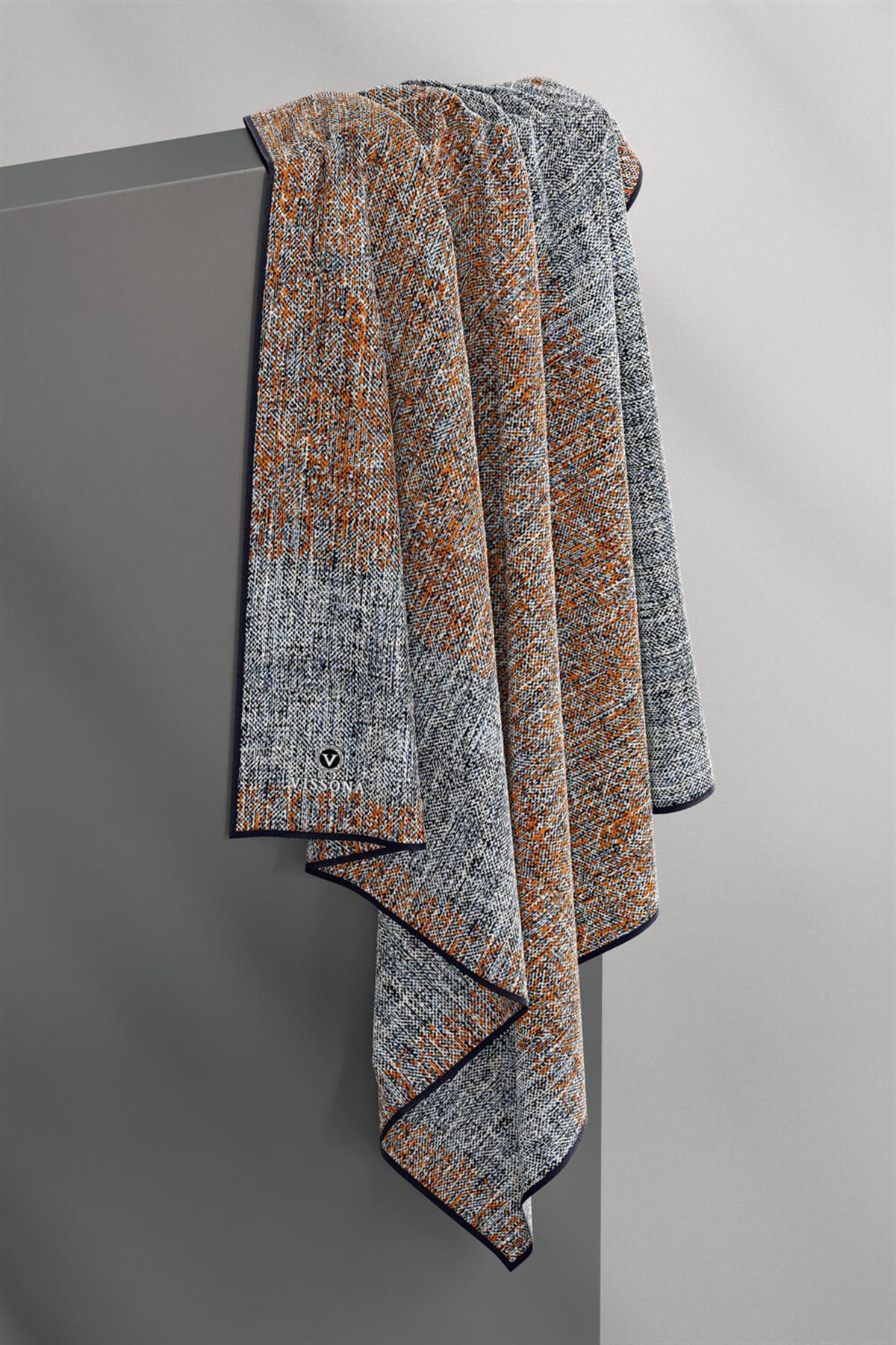 %100 Twill İpek Dokulu Desen Turuncu - Siyah Renkli 90x90 Eşarp Kenar Dikiş Şekli El Dikişli