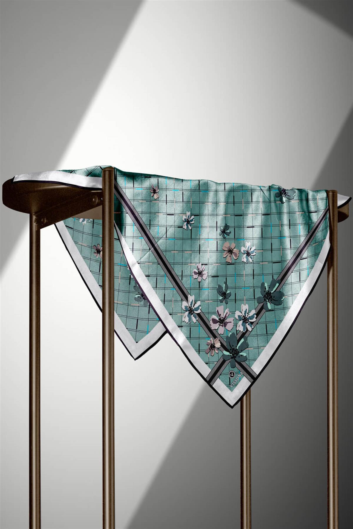 %100 Twill İpek Çıtır Çiçek Desenli Su Yeşili - Krem Renkli 90x90 Eşarp Dikim Şekli : El Dikişi