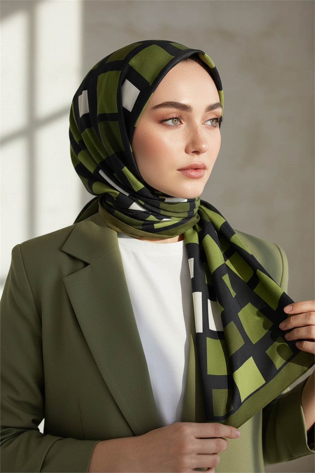 KREP KARE DESENLİ HAKİ YEŞİLİ RENKLİ 75X195 KIRIŞMAZ ŞAL