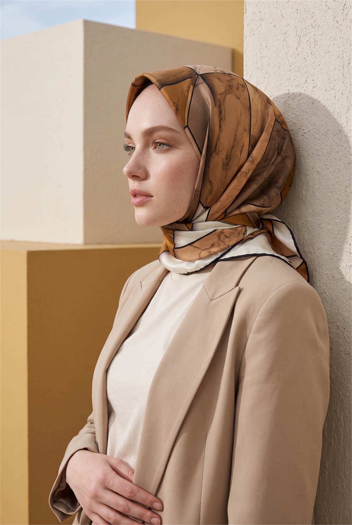 Rayon Mermer Desenli Hardal - Bej Renkli 90x90 Eşarp (İpek İçermez) Kenar Dikiş Şekli El Dikişli