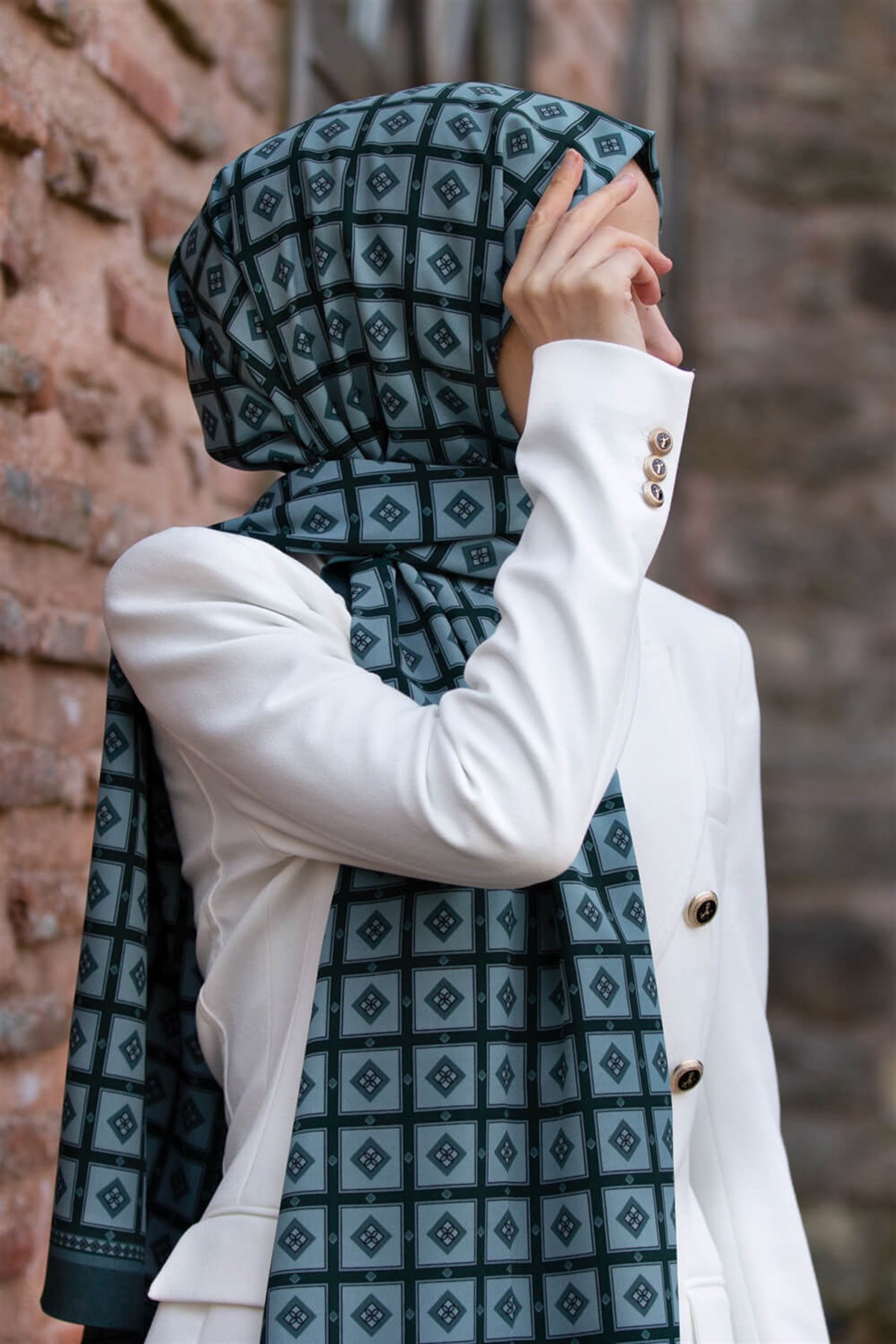 KREP KARE DESENLİ ZÜMRÜT YEŞİLİ RENKLİ 75X195 KIRIŞMAZ ŞAL