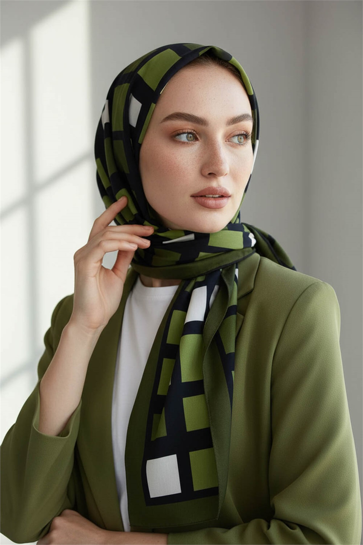 KREP KARE DESENLİ HAKİ YEŞİLİ RENKLİ 75X195 KIRIŞMAZ ŞAL