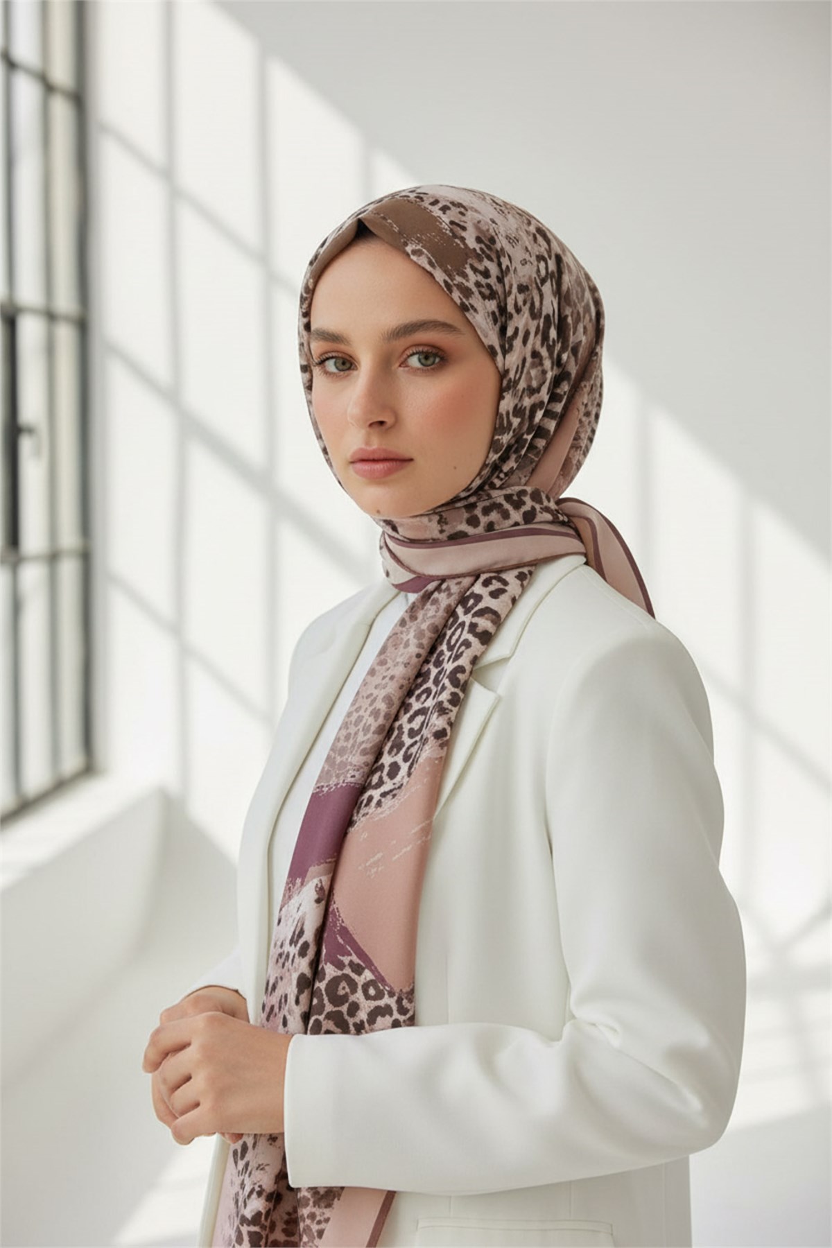 KREP LEOPAR DESENLİ BEJ - SÜTLÜKAHVE RENKLİ 75X195 KIRIŞMAZ ŞAL