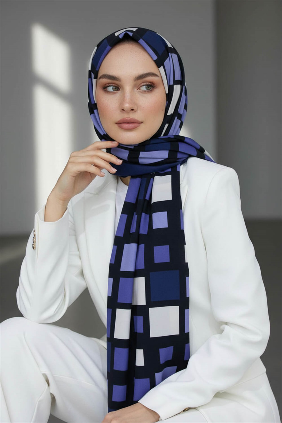 KREP KARE DESENLİ İNDİGO RENKLİ 75X195 KIRIŞMAZ ŞAL
