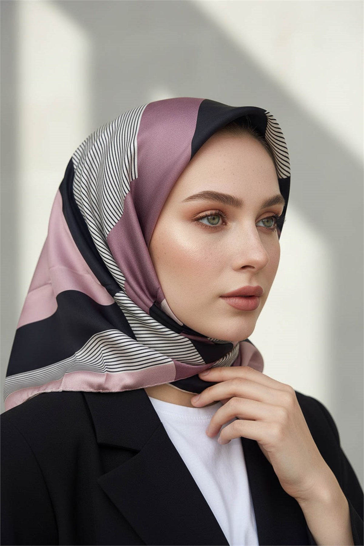 %100 Twill İpek Eşarp 90x90 Siyah Pudra Geometrik Çizgi Desenli El Dikişli Kadın Eşarp