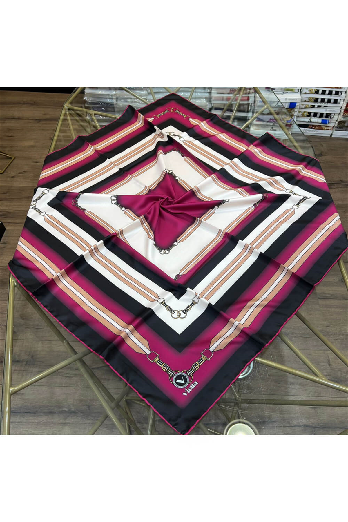 Twill Kemer Desenli Mürdüm Renkli 90x90 Eşarp (İpek İçermez) Dikim Şekli : El Dikişi
