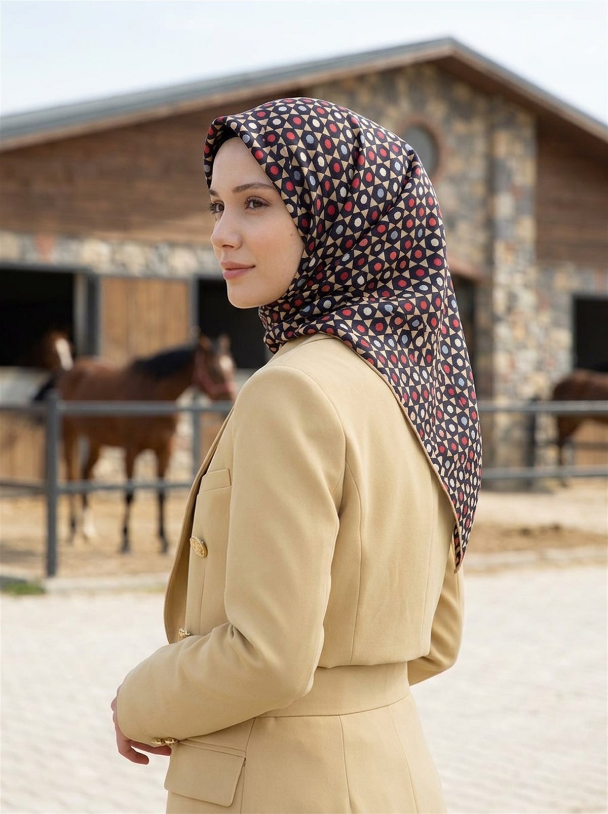 %100 Twill İpek Nokta Desenli Siyah - Bej Renkli 90x90 Eşarp Dikim Şekli : El Dikişi