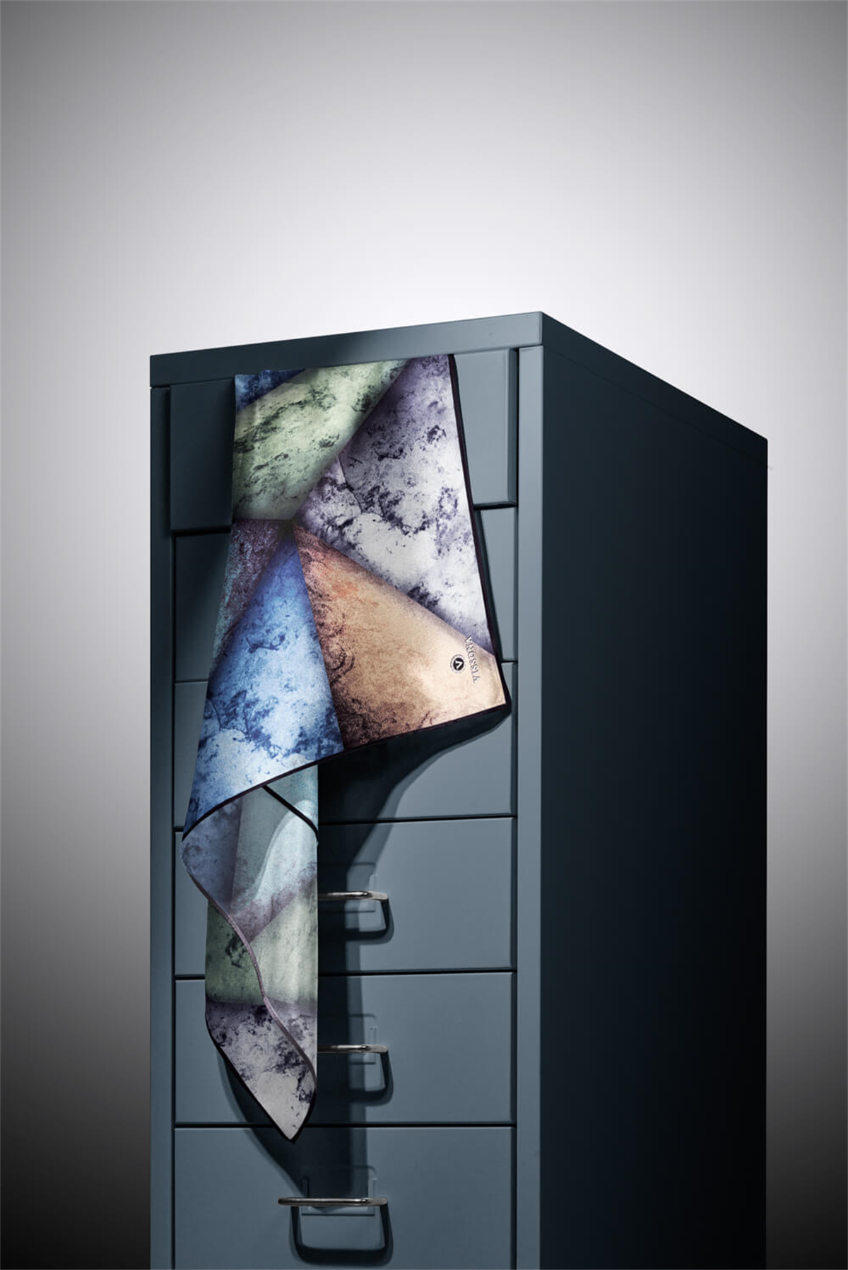 % 57 İPEK % 43 VİSKON Twill İpek Dokulu Ve Geometrik Desenli Bebe Mavisi - Mint Yeşili Renkli 90x90 Eşarp Dikim Şekli : El Dikişi