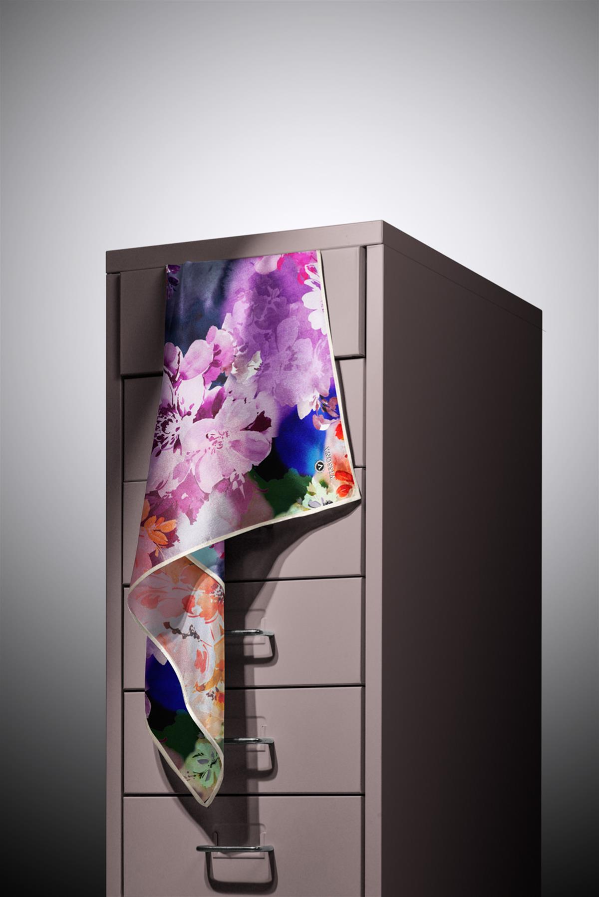 %100 Twill İpek Çiçek  Desenli Krem - Turuncu Renkli 90x90 Eşarp Dikim Şekli : El Dikişi