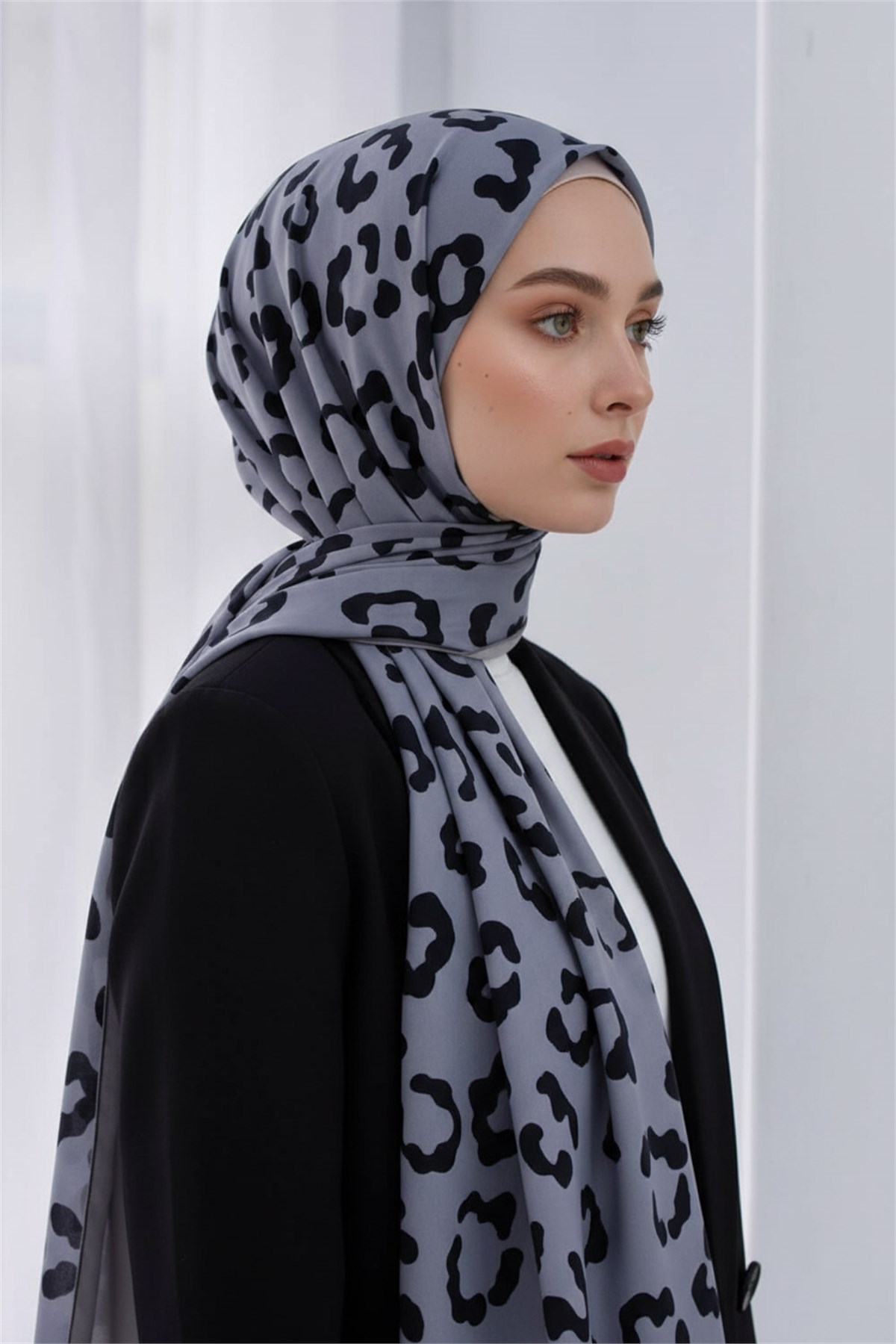 KREP LEOPAR DESENLİ GÜMÜŞ RENKLİ 75X195 KIRIŞMAZ ŞAL