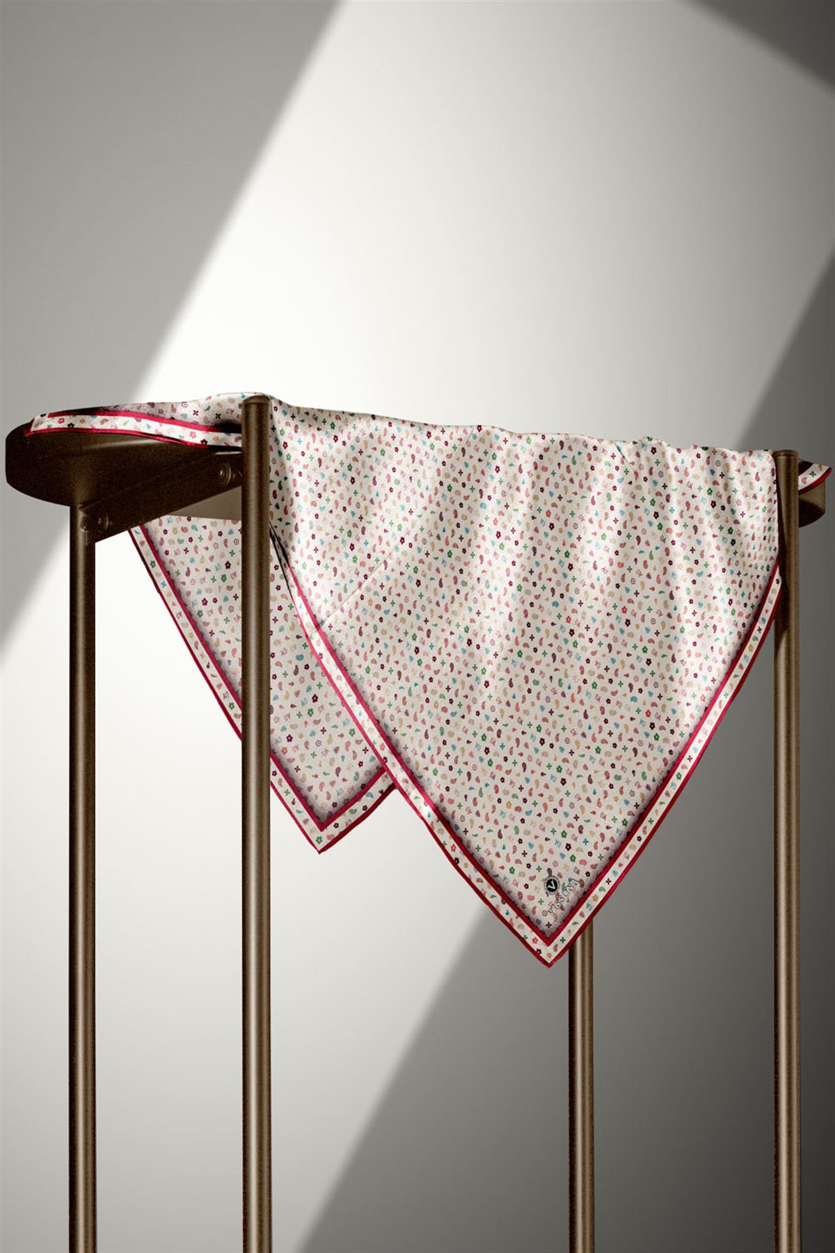 %100 Twill İpek Çıtır Desenli Krem - Bordo Renkli 90x90 Eşarp Dikim Şekli : El Dikişi