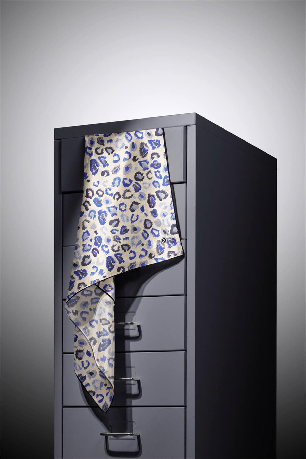 %100 Twill İpek Renkli Leopari Desenli Saks - Gri Renkli 90x90 Eşarp Kenar Dikiş Şekli El Dikişli