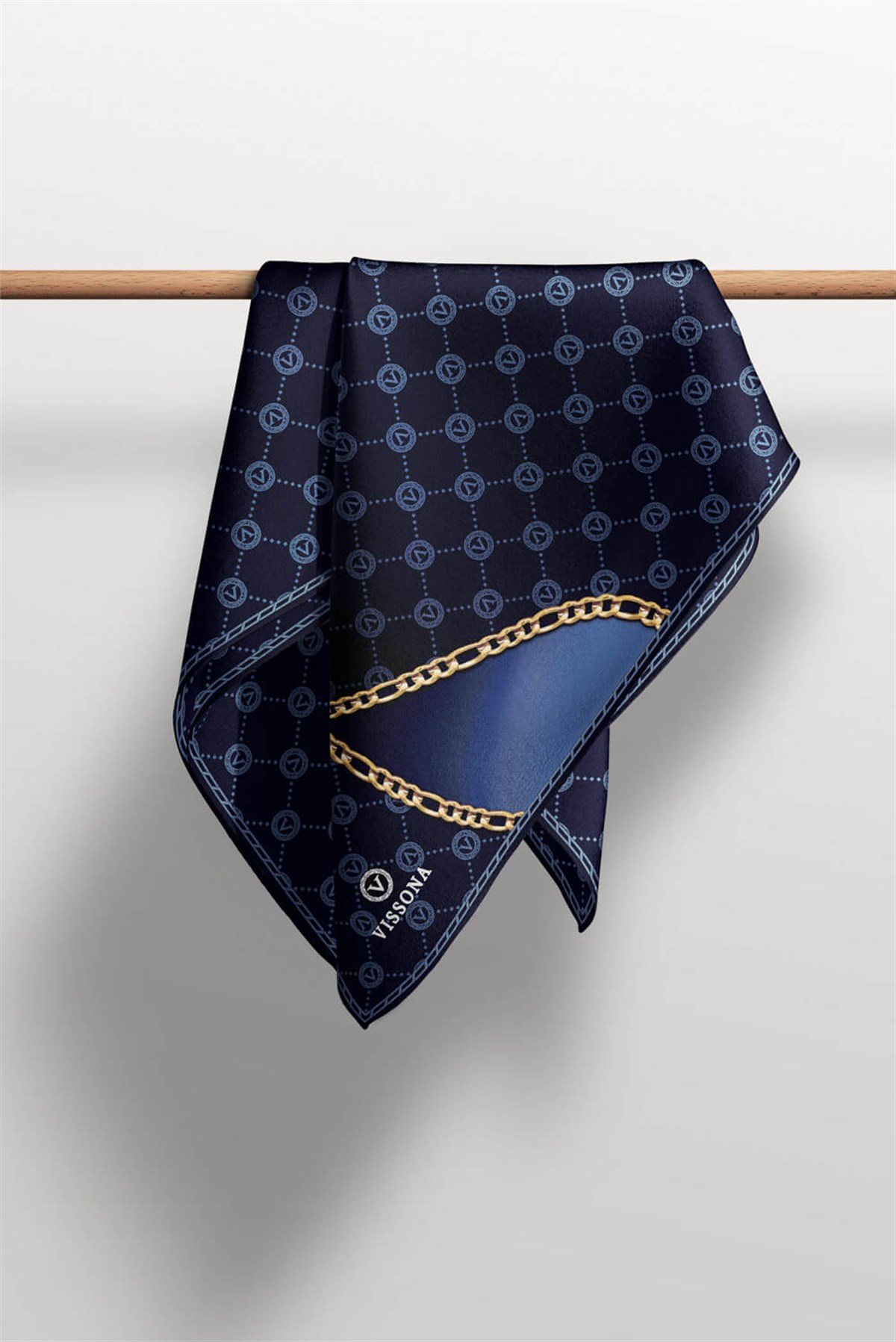 %100 Twill İpek Zincirli Ve Monogram Desenli Lacivert - İndigo Renkli 90x90 Eşarp Dikim Şekli : El Dikişi