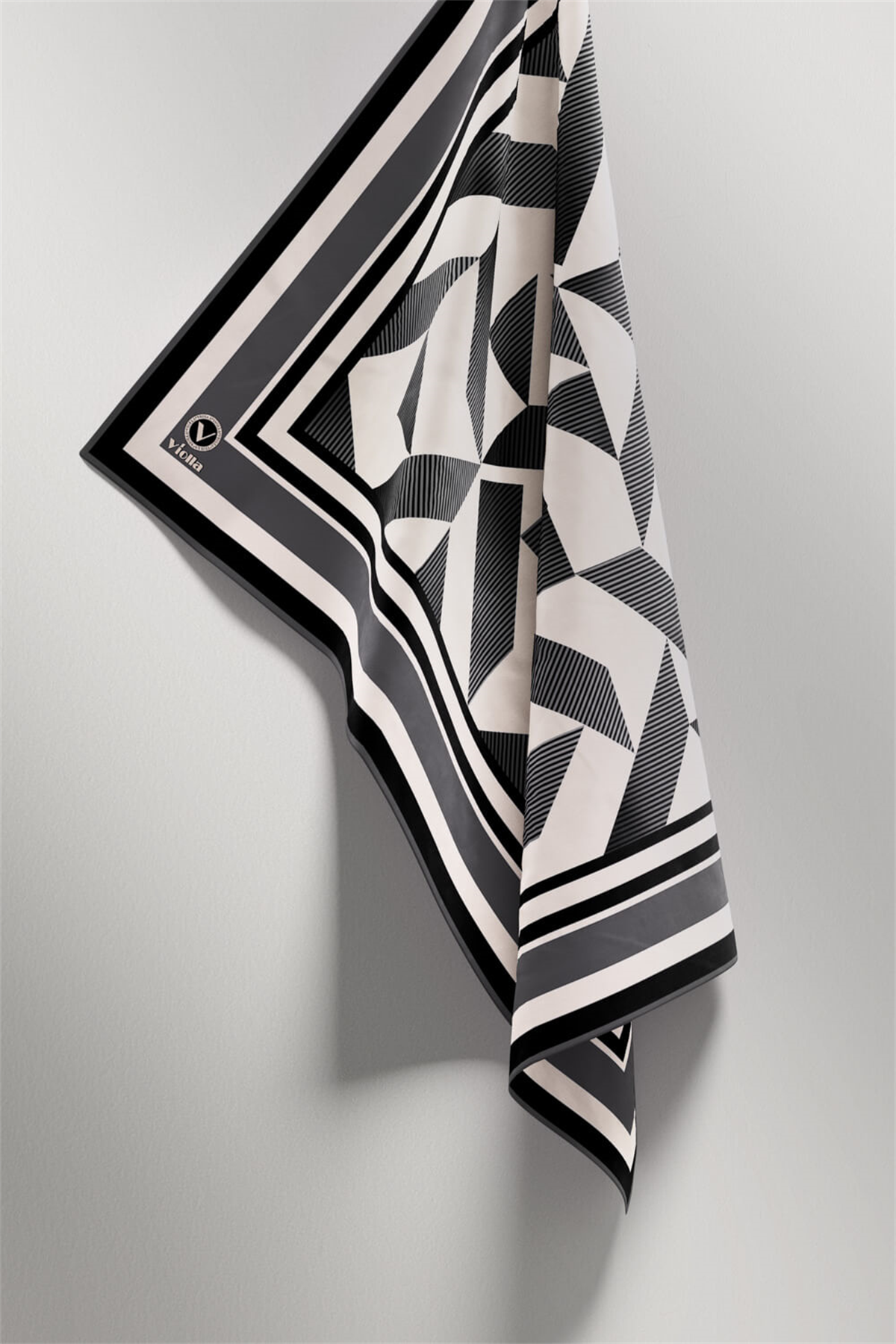 Twill Geometrik Desenli Füme Renkli 90x90 Eşarp (İpek İçermez) Kenar Dikiş Şekli El Dikişli