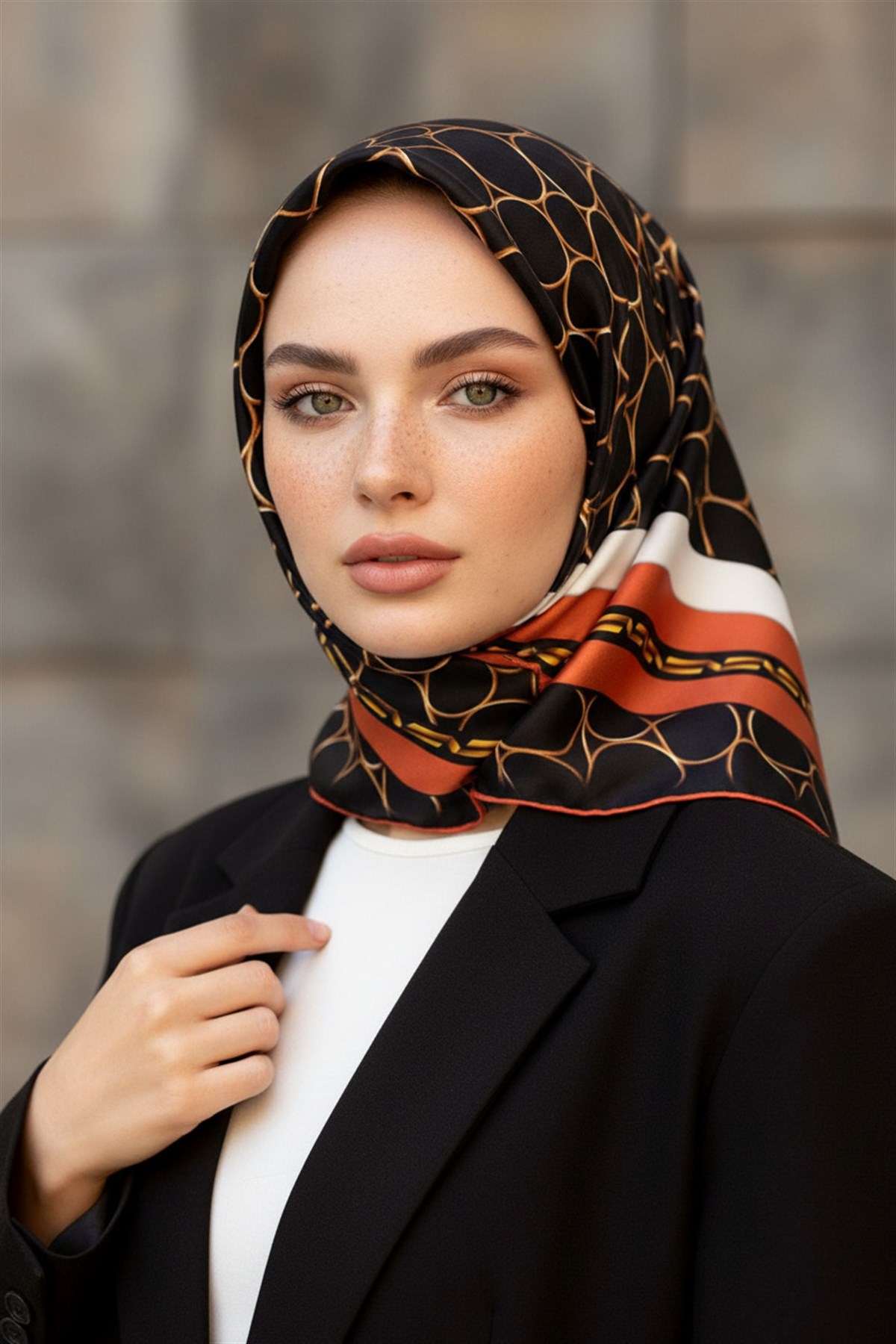 %100 Twill İpek Zincir Desenli Siyah - Taba Renkli 90x90 Eşarp Kenar Dikiş Şekli El Dikişli