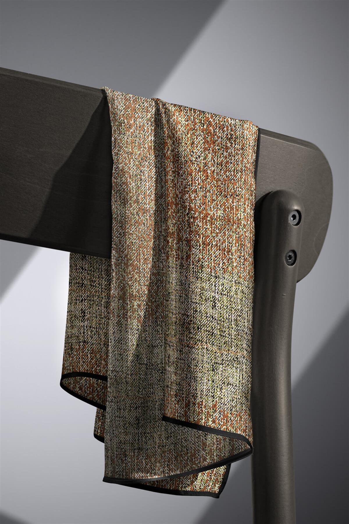 %100 Twill İpek Dokulu Desen Kahverengi - Fıstık Yeşili Renkli 90x90 Eşarp Kenar Dikiş Şekli El Dikişli