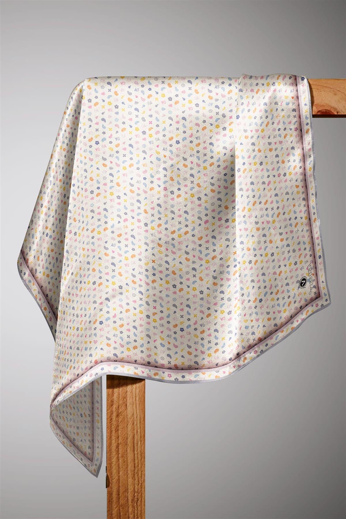 %100 Twill İpek Çıtır Desenli Krem - Pembe Renkli 90x90 Eşarp Dikim Şekli : El Dikişi