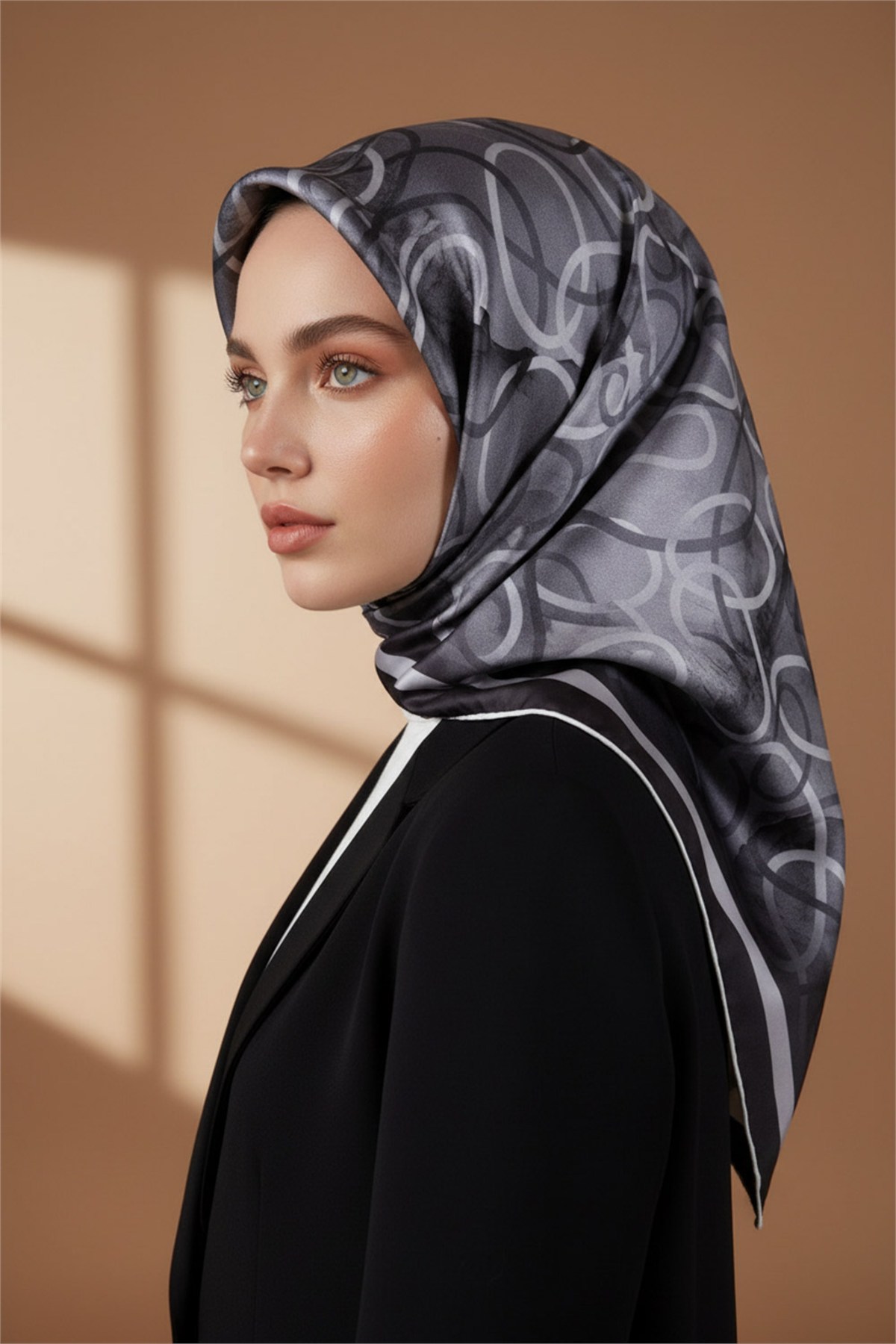 Kristal Geometrik Desenli Gri Renkli 90x90 Eşarp (İpek İçermez) Kenar Dikiş Şekli El Dikişli