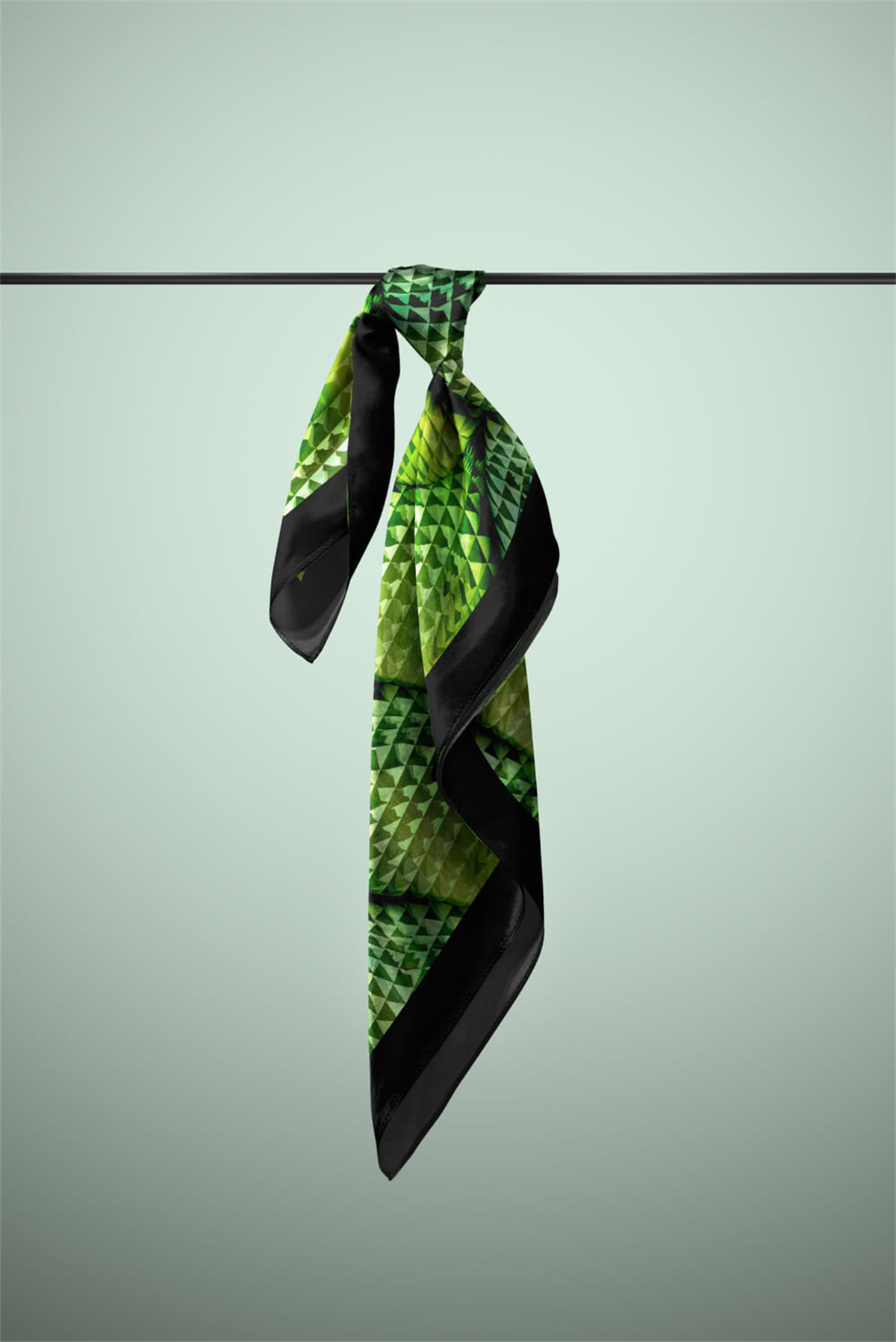 D96 Kadın Egzotik Desenli Bandana 50x50 Yeşil DG0254-22