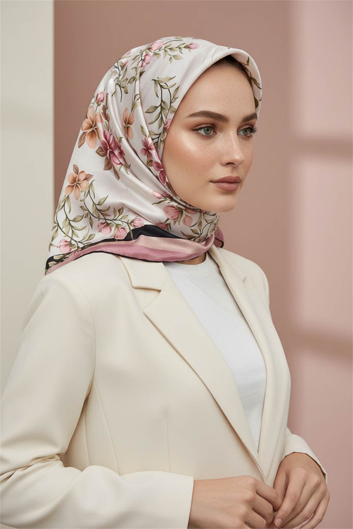 Rayon Çiçek Desenli Pudra Renkli 90x90 Eşarp (İpek İçermez) Dikim Şekli : El Dikişi