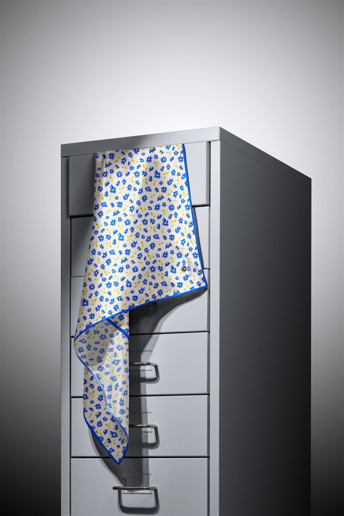 %100 Twill İpek Papatya Desenli Krem - Saks Renkli 90x90 Eşarp Dikim Şekli : El Dikişi