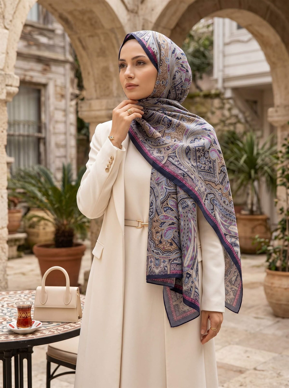 100% İpek Etro Desenli Lacivert - Gold Renkli 92x210 Şal
