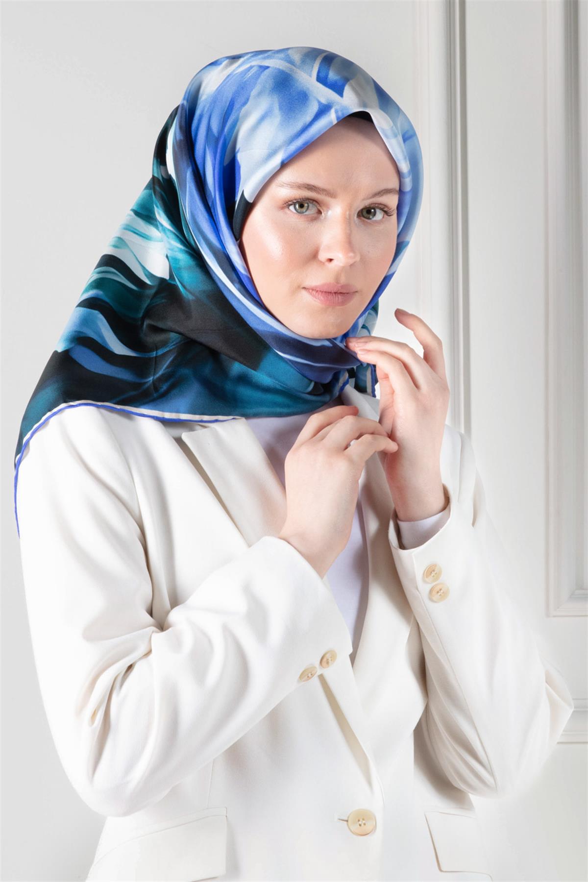 %100 Twill İpek Yaprak Desenl Mint Yeşili - Saks Renkli 90x90 Eşarp Dikim Şekli : El Dikişi