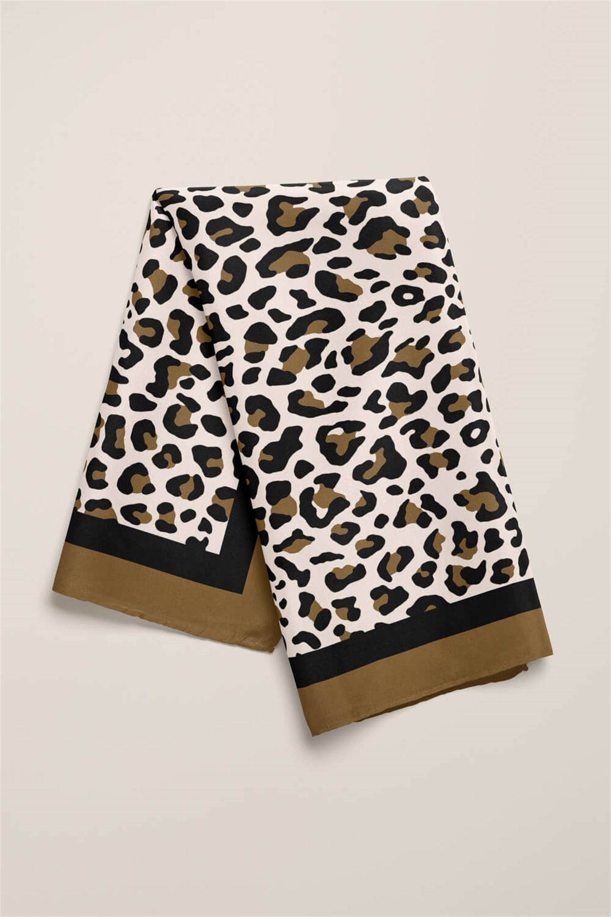 E31 Kadın Kahve Siyah Benek Desenli 50x50 Bandana HYL DG01356-22