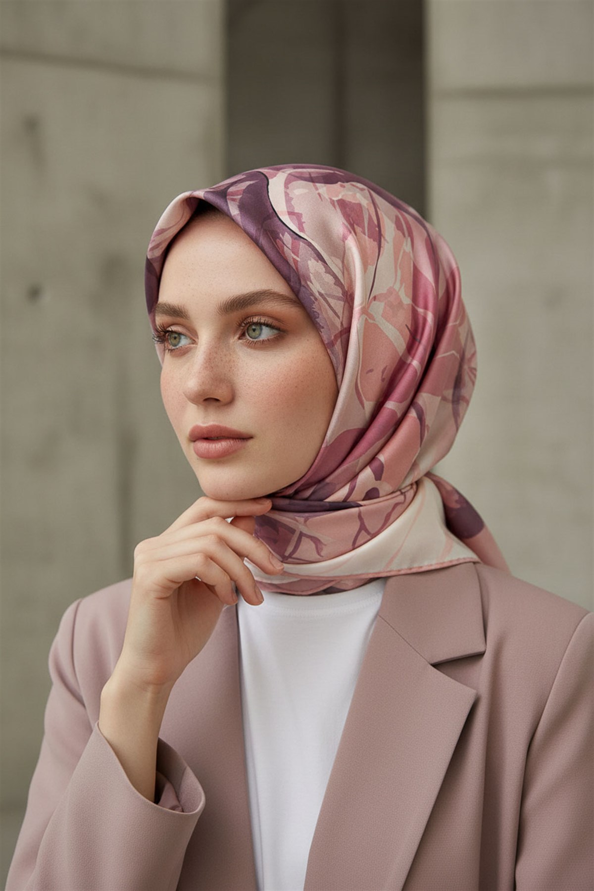 %100 Twill İpek Çiçekli Sulu Boya Dalga Desenli Pudra - Gül Kurusu Renkli 90x90 Eşarp Dikim Şekli : El Dikişi