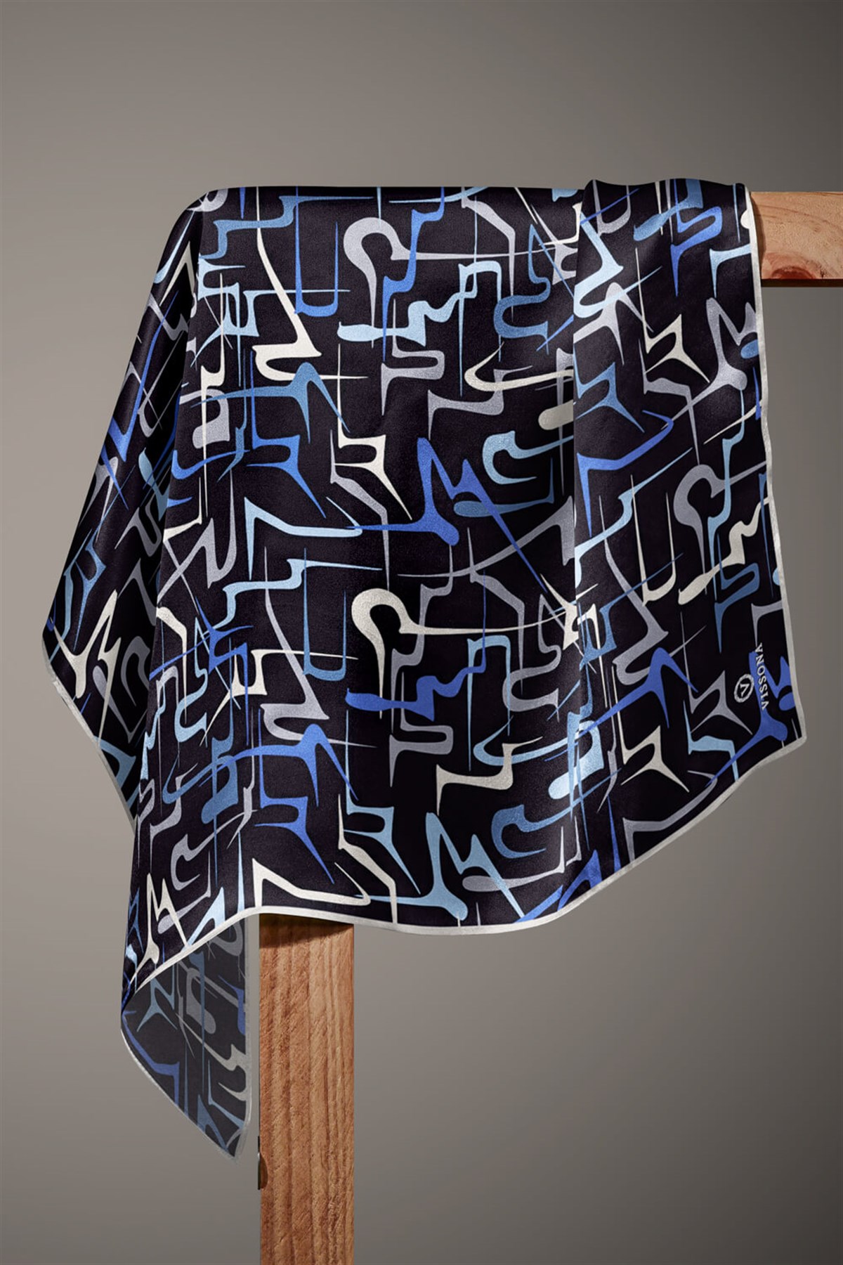 %100 Twill İpek Soyut Geometrik Desenli İndigo - Gri Renkli 90x90 Eşarp Dikim Şekli : El Dikişi