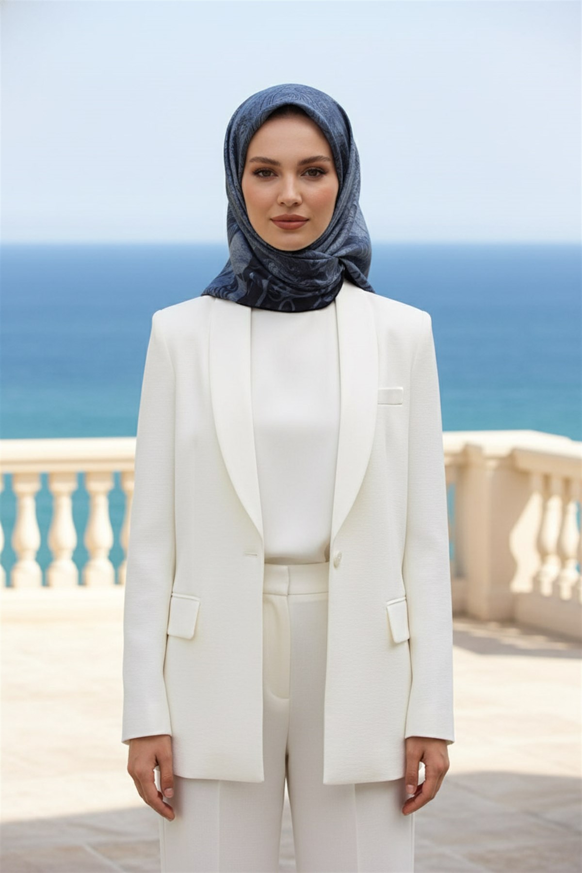 % 57 İpek % 43 Viskon Twill İpek Degradeli Yaprak  Desenli İndigo Renkli 90x90 Eşarp Dikim Şekli : El Dikişi