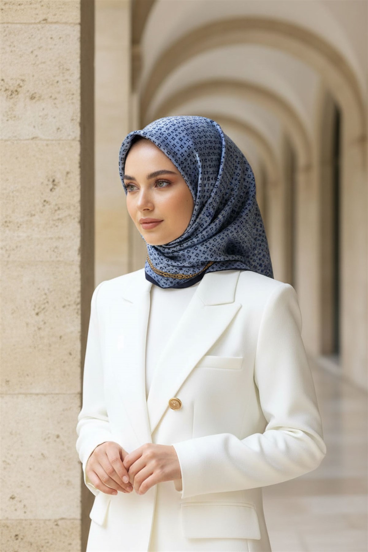 %57 İPEK %43 VİSKON Twill İpek Zincir Desenli Bebe Mavisi - Siyah Renkli 90x90 Eşarp Dikim Şekli : El Dikişi