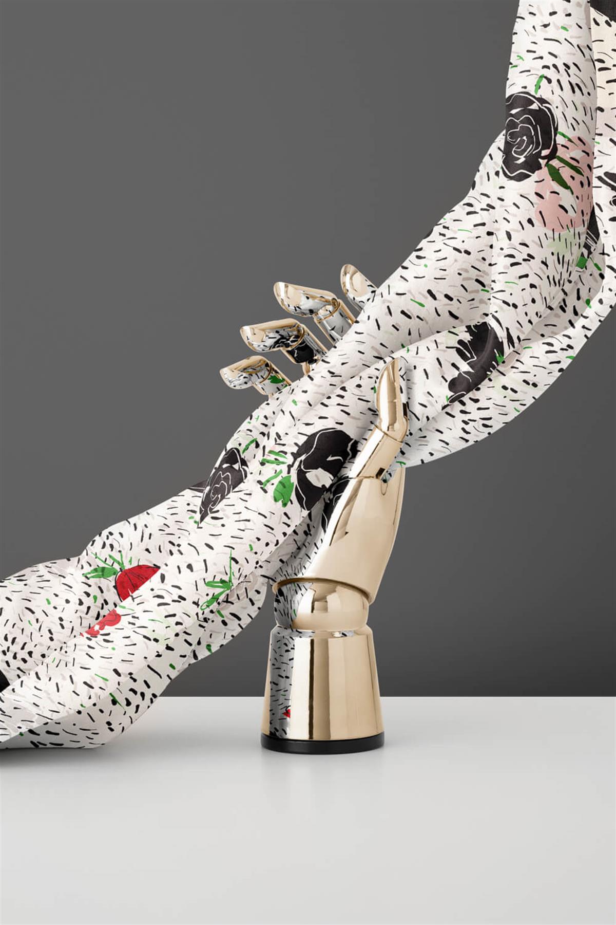 %100 Twill İpek Çıtır Çiçek Desenli Kırmızı - Krem Renkli 90x90 Eşarp Dikim Şekli : El Dikişi